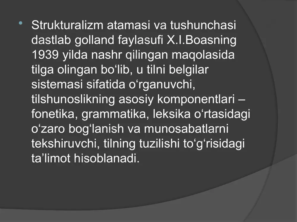 bo‘lgan aniq tillar ta’siri ostida bo‘lishini, insonlarning madaniyati qanday bo‘lishi ham tillarga bog‘liq bo‘lishini ilgari surgan. sepir tilshunoslikda etnolingvistika yo‘nalishining shakllanishiga asos soldi. sepirning izdoshi e.sepir va uning izdoshlari benjamen uorf (1897-1941), l.blumfildlar dastlab sossyur ta’limotidan ilhomlangan bo‘lsalar ham, keyinchalik chetga chiqib ketdilar. sossyurdan farq qilgan holda sepir tilda shaklni (formani) ikkilamchi deb hisoblaydi. l.blumfild tilni tasvirlashning metodini psixologiyadagi bixeviorizm (hatti-harakat psixologiyasi) oqimiga mosladi. shunga ko‘ra u so‘zlashish jarayoni qator fiziologik stimullar va reaksiyalar – qabul qilish, eshitish, tinglab tushunish, bunda tashqi ta’sirning o‘rni va ahamiyati kabilardan iborat bo‘ladi. ularning fikricha, til – tashqi va ichki aloqalarga ega bo‘lgan signallar (xabarlar) sistemasi, shunga ko‘ra til metalingvistika va makrolingvistika qismlaridan iborat. metalingvistika tilning og‘zaki faoliyati-tashqi holatini o‘rganib, etnolingvistika, psixolingvistika, sotsiolingvistika, mentalingvistika, paralingvistika (til atrofidagi hodisalar, imo-ishoralar, intonatsiya va boshqalar) kabi fanlarni birlashtiradi. makrolingvistika ifodalar to‘g‘risidagi fan bo‘lib, matn (nutq bo‘lagi) bilanshug‘ullanadi. matnbo‘laklari- fonema va morfemalar muayyan izchillik, ketma-ketlikdagi til birliklaridir. aynan …