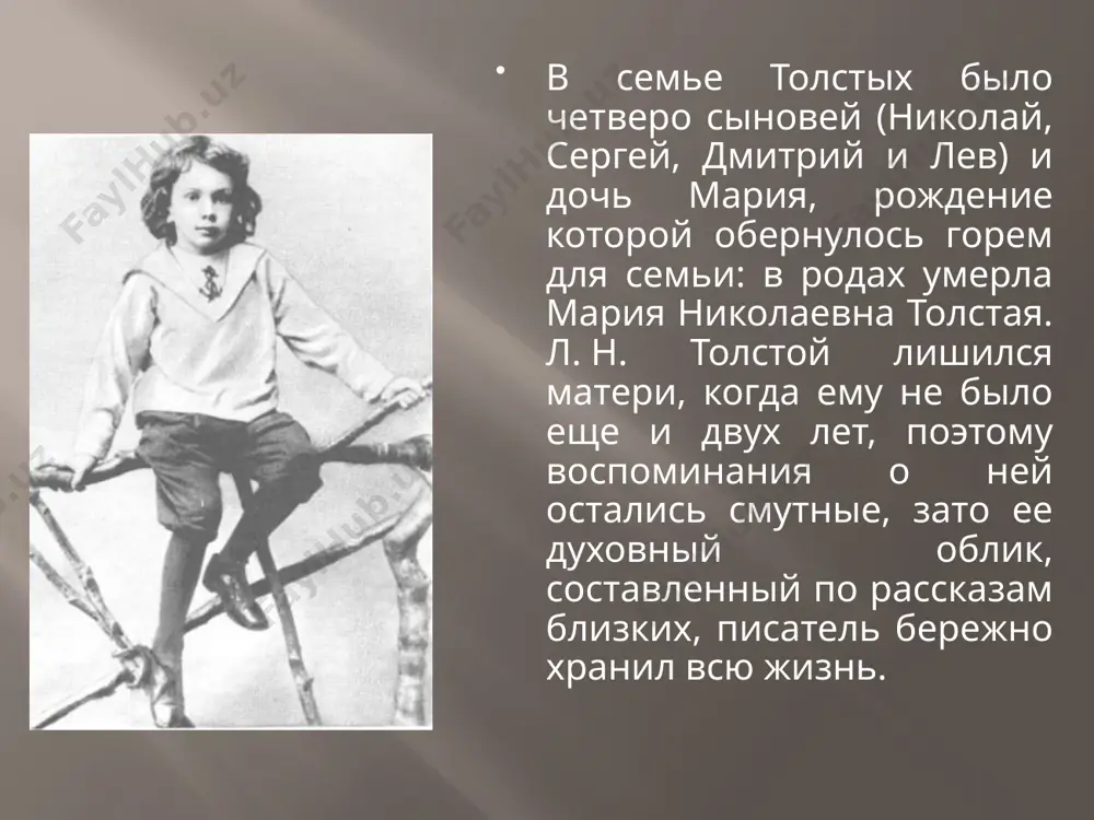 твенным образом изменился. «утро помещика» (1856) в этой явно автобиографической повести показана пропасть между прекраснодушным 19-летним помещиком-мечтателем нехлюдовым и крестьянами. л. н. толстой всю жизнь стремился преодолеть эту пропасть между собой и простым народом. рассказы 1856‒1859 годов важные нравственные проблемы были подняты в рассказах «записки маркера», «два гусара», «альберт», «люцерн», «три смерти», в повести «семейное счастие». именно в рассказе «люцерн» писатель впервые открыто и дерзко отверг привычные представления о важном и неважном в истории и объявил событием громадного, даже исключительного исторического значения тот факт, что сто человек, слушавших нищего певца, не дали «ему ничего и многие смеялись над ним». л. н. толстому недостаточно было назвать какое-то определенное качество человека или несколько качеств, чтобы охарактеризовать его. он пошел дальше и глубже, заглянул в тайны человеческой души, чтобы увидеть сам процесс зарождения чувства, картину душевной жизни. при этом писатель показал неточность любых шаблонных определений человеческой личности. психологический анализ толстого открыл в человеке …