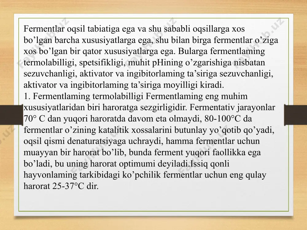 uchray olmaydigan ferment-substrat kompleksining hosil bo‘lishi bilan sodir bo‘ladi. oqsil ingibitorlari bilan boshqarilish: oqsillarni fosforlovchi fermentlar proteinkinazalar faolligining ingibitorlari bilan boshqarilishning muhim misollaridan hisoblanadi. proteinkinaza faol shaklda bitta polipeptid zanjirdan iborat (c subbirlik). hujayrada c oqsil bilan birika oladigan oqsil mavjud (r subbirlik). hosil bo‘lgan tetramer r2c2 kompleks fermentativ faollikka ega emas. fermentning faollanishi samf ishtirokida boradi. r2c2 + 2samf → r2s amf2 + 2cbu jarayon qaytar bo‘lganligi sababli, hujayrada samf miqdorining ortishi proteinkinazaning faollanishiga olib keladi. bu jarayonning pasayishi esa –ingibirlanishni vujudga keltiradi.bproteolitik fermentlarning oqsil ingibitorlari keng tarqalgan. bu ingibitorlarning funksiyasi – organizm to‘qima va suyuqliklarida oqsillarning barvaqt parchalanishining oldini olish hisoblanadi. xususan, qon plazmasidagi proteinazalarning oqsil ingibitorlari fiziologik faol peptid, qon ivishi, qon laxtalarining erishi kabi jarayonlarni boshqarishda qatnashadilar. oqsil effektorlarining ta’sir mexanizmi ferment konformatsiyasining o‘zgarishi hamda metabolitlar bilan allosterik boshqarishdagi kabi bo‘lishi mumkin. polipeptidlarning eng muhim kimyoviy xususiyatlaridan biri ularning ma'lum sharoitlar yoki kimyoviy moddalar ta'siri ostida …