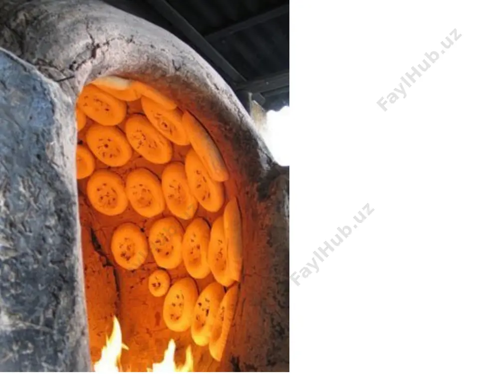 mol ideal gazni 1к ga izobarik isitilganda gazning bajargan ishiga son jihatdan teng. 11 moddaning solishtirma issiqlik sig‘imi 1 kg moddani 10 ga isitishga sarf bo‘lgan issiqlik miqdoriga teng fizik kattalikka aytiladi. molyar issiqlik sig‘imi 1 mol moddani 10 ga isitishga sarf bo‘lgan issiqlik miqdoriga teng bo‘lgan kattalikka aytiladi. issiqlik sig‘imi 12 o‘zgarmas hajmdagi gazning molyar issiqlik sig‘imi. termodinamikaning birinchi qonunidan δa= pdv va hisobga olsak 1 mol gaz uchun ega bo‘lamiz v=const hajm o‘zgarmas bo‘lganda, tashqi kuchlar bajargan ish nolga teng bo‘ladi δa = 0 tashqaridan gazga uzatilgan issiqlik faqat uning ichki energiyasini oshishiga sarf bo‘ladi. bo‘lgani uchun 13 bosim o‘zgarmas bo‘lgandagi gazning molyar issiqlik sig‘imi p = const bosim o‘zgarmas bo‘lganda gazni isitamiz mendeleev – klayperon tenglamasini differensiallasak quyidagiga ega bo‘lamiz - mayer tenglamasi deb ataladi termodinamik jarayonlarni o‘rganishda quyidagi kattalik muhim ahamiyatga ega bo‘ladi va u puasson koeffisienti deb ataladi. 14 izoxorik jarayon. v=const izoxorik jarayonda gaz …