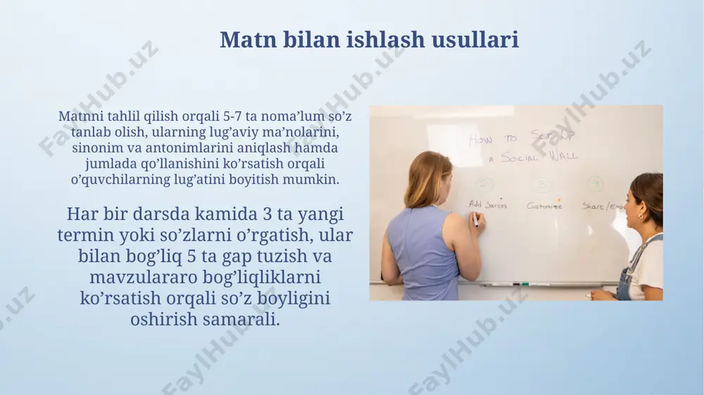 mlari va qo'llanilishini 3 ta jumlada ko'rsatish orqali so'z boyligini samarali ravishda kengaytirishlari mumkin. interaktiv taxtalar yordamida rasmlar, videolar va audio materiallar orqali 50 ta yangi so'z va ularning ma'nolarini animatsion ko'rinishda namoyish etish, o'quvchilarning xotirasida mustahkam saqlanishiga yordam beradi. lug'at boyitishning an'anaviy usullari matn tahlili usuli orqali o'quvchilar 10-15 ta murakkab so'zlarning ma'nosini lug'at yordamida aniqlab, ularning sinonim va antonimlarini topish orqali boyitadi va so'z boyligini oshiradi. an'anaviy ravishda, 3-4 kishidan iborat guruhlarda o'tkaziladigan "so'z o'yini" kabi faoliyatlar orqali o'quvchilar 20-30 ta yangi so'zlarni o'yin jarayonida osongina o'rganadilar va eslab qolishadi. nutqni rivojlantirish mashqlari har bir darsda kamida 2 ta yangi so'z va ular bilan bog'liq 5 ta gap tuzish, so'z birikmalari va iboralarni o'rganish orqali nutq madaniyatini yuksaltirishga yordam beradi. lug'at boyligini oshirishda “sinonimlar”, “antonimlar”, “ko'chma ma'nolar” kabi 3 ta tilshunoslik terminlarini qo'llash orqali 10 ta yangi so'zni o'rganish samaradorligini oshirish mumkin. til o'yinlari "so'zlarni tasvirlash" o'yinida 10 …
