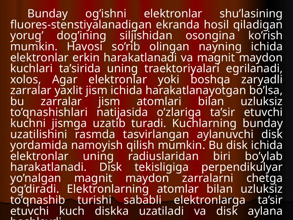ensatorni oo/ o’q atrofida aylantirgan. bu kondensator dielektrik bilan birga ajralmas (yaxlit) holda aylantirilgan. magnit strelka kondensator qoplamalarining biriga shunday yaqin joylastrilganki, amalda u faqat shu qoplamaning va dielektrik eng yaqin sirtining xarakatidan hosil bo’ladigan mayfdonnigina o’lchaydi. kondensator potensiallar ayirmasigacha zaryadlangan deb faraz qilaylik. u vaqt kondensator qoplamasida hosil bo’lgan zaryadlarning sirt zichligi bo’ladi. zaryadlarning va zichliklari qarama –qarshi ishoralidir, shu sababli plastinkalar va dielektrik harakatlanganda qarama –qarshi yo’nalgan magnit maydonlar hosil bo’ladi. natijaviy magnit maydonning h kuchlanganligi zaryadlar zichliklarining – ayirmasi bilan ifodalanadi. yuqoridagilarga asosan: ko’rinib turibdiki, – zichliklar ayirmasi dielektrik doimiyga bog’liq emas ekan. shunday qilib, ma’lum o’lchov va shakldagi kondensator uchun berilgan potensiallar ayirmasida dielektrikning qutblanishi tufayli magnit maydon hosil qiluvchi umumiy zaryad dielktrikning tabiatiga bog’liq bo’lmas ekan. haqiqatdan ham, eyxenvald ma’lum potensiallar ayirmasigacha zaryadlangan a va b disklarni aylantirganda hosil bo’lgan magnit maydon shu disklar orasida qanday d dielektrik qo’yilganiga bog’liq bo’lmasligini kuzatgan. bu tajriba qutublangan …