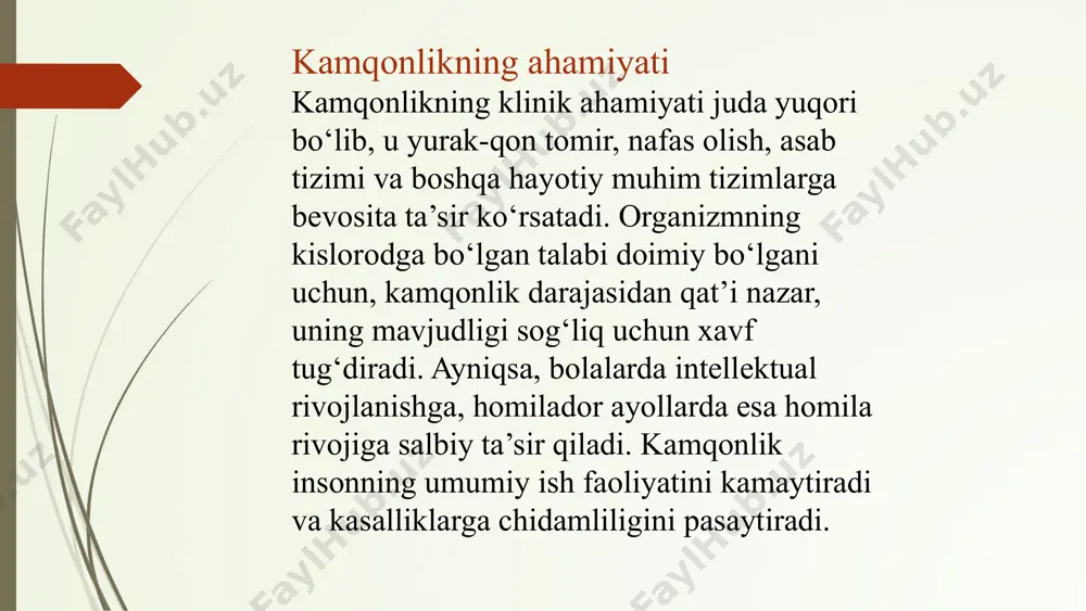 simptomlariga qo‘shimcha ravishda — til yallig‘lanishi (glossit), og‘iz burchaklarining yoriqlanishi, tirnoqlarning qoshiqsimon shakli, soch to‘kilishi. laborator tahlillar: gemoglobin, sekin tushgan ferritin, temir, yuqori bo‘lgan tibc. b12 vitamini tanqisligi anemiyasi (pernitsioz anemiya) b12 vitamini tanqisligi megaloblastik anemiyalar guruhiga kiradi. bu vitaminning yetishmovchiligi dnk sintezining buzilishi va yirik, morfologik o‘zgargan eritrotsitlarning paydo bo‘lishiga olib keladi. sabablari: ovqat bilan b12 ning kam tushishi (vegetarianizm) intrinsik faktor yetishmovchiligi (me’da kasalliklari) ichak kasalliklari — b12 so‘rilishining buzilishi belgilari: kamqonlik simptomlari nevrologik belgilar — paresteziya, reflekslarning susayishi, ataksiya tilning qizarib, silliq bo‘lishi ("yog‘och til") tahlillar: yirik eritrotsitlar (mcv oshgan), past gemoglobin, past b12, gipersegmentlangan neytrifillar. foliy kislotasi tanqisligi anemiyasi folat tanqisligi ham megaloblastik anemiyaga olib keladi va b12 yetishmovchiligi bilan o‘xshashliklarga ega, ammo nevrologik belgilar kuzatilmaydi. sabablari: ovqat bilan folatning kam tushishi (yangi sabzavot va mevalar iste’mol qilmaslik) homiladorlik, laktatsiya, tez-tez homila tushirish ichakdagi so‘rilish buzilishi antifolat dorilar (metotreksat, trimetoprim) tahlillar: b12 anemiyasiga o‘xshash, ammo b12 …