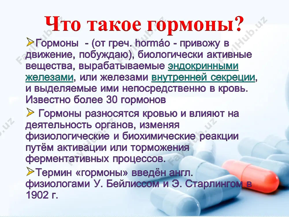 гистологическая структура ее не завершена. первый значительный рост железы происходит до младшего школьного возраста. второй рост наблюдается в 12-15 лет, после чего завершается гистологическое развитие железы. а-клетки (фолликулярные) - составляют основную массу щитовидной железы. они поглощают и накапливают йод, синтезируют тиреоидные гормоны: тироксин (т4) и трийодтиронин (т3). функционирование а-клеток начинается на 11-12 неделях внутриутробного развития плода, превышая в конце этого этапа жизни показатели взрослого человека. большое количество гормонов сохраняется в первые дни жизни ребенка, после чего наступает их уменьшение. в-клетки - впервые появляются у детей старшего школьного возраста. основная функция - секреция серотонина. с-клетки - не способны поглощать йод. они продуцируют гормон кальцитонин, главная функция которого — регуляция кальция в организме, а именно — уменьшение его количества в кровеносном русле. это оказывает содействие откладыванию кальция в костной ткани, что обеспечивает ее рост. функционирование с-клеток начинается на 14 неделе внутриутробного развития. в грудном периоде количество кальцитонина уменьшается. максимальная активность кальцитонина происходит …
