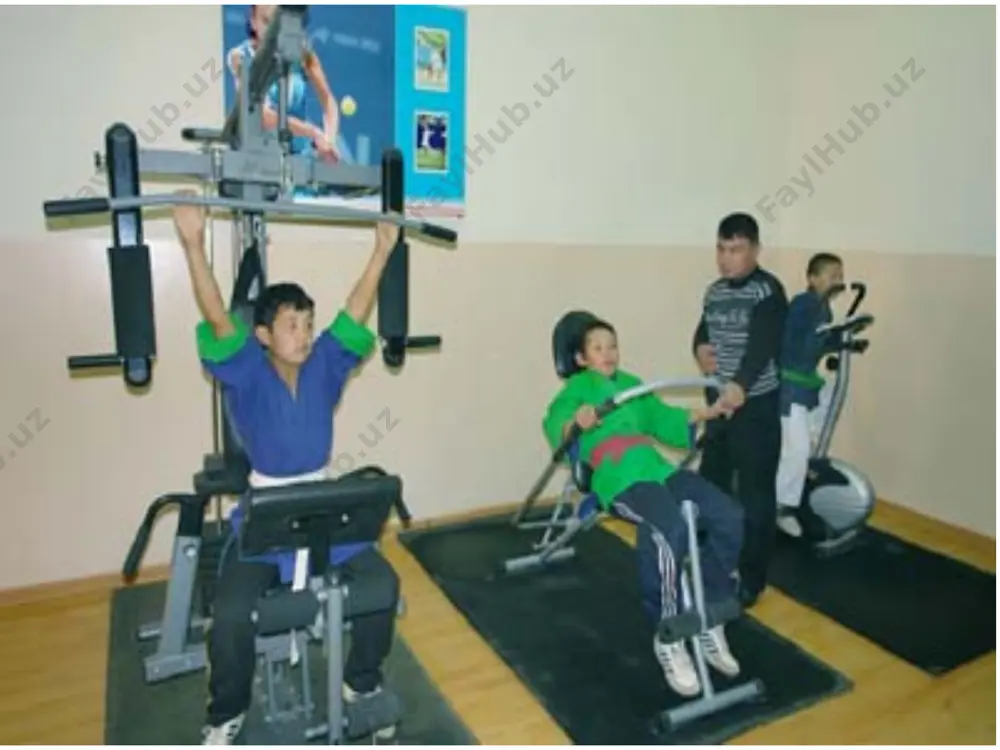 hnat faoliyati, u jismoniy mehnatmi,yoki aqliy mehnatmi, ma’lum vaqt o‘tishi bilan charchashni yuzaga keltiradi. charchash -inson funksional holatining alohida turi bo‘lib, uzoq muddatli, yoki shiddatli muskul ishidan keyin yuzaga keladigan va ish unumini pasayishiga sabab bo‘ladigan vaqtinchalik holatdir. charchash muskullar kuchining va chidamliligini kamayishida, harakat uyg‘unligining yomonlashishida, ayni ish bajarish uchun energiya sarfini ortishida va boshqa o‘zgarishlarda namoyon bo‘ladi. charchash ishni to‘xtatishga olib keladigan normal fiziologik jarayondir, u organizmning hayot faoliyatini butunlay ishdan chiqishini oldini oladigan himoya reaksiyasidir. charchashning rivojlanishida ikkita faza mavjud: birinchi faza yengillatadigan yoki subyektiv faza bo‘lib, unda hali ishga layoqat oldingi darajada, hatto undan ham yuqori darajada saqlanishi mumkin. bu bosh miya yarim sharlari po‘stlog‘ida qo‘zg‘alish jarayonining kuchayishi orqali yuzaga keladi, shu bilan birga, bu fazada vegetativ funksiyalar uyg‘unligining buzilishini va organizm faoliyatida foydali ish koeffisentining pasayishini ko‘rsatish kerak. charchash yuzaga keladigan ikkinchi faza- yengib bo‘lmaydigan yoki «yaqqol» charchash fazasi bo‘lib, bunda ishga layoqat sezilarli darajada …