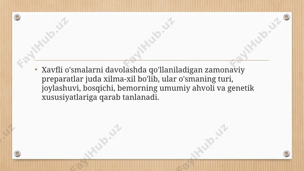 infeksiyalar va qonash xavfini oshiradi), og'iz bo'shlig'i yallig'lanishi. maqsadli terapiya preparatlari (target terapiya): bu preparatlar saraton hujayralarining o'sishi, bo'linishi va tarqalishi uchun zarur bo'lgan maxsus molekulalar (oqsillar, genlar)ga aniq ta'sir ko'rsatadi. ular sog'lom hujayralarga kamroq zarar yetkazishi bilan ajralib turadi. maqsadli terapiya uchun bemorning o'smasida ma'lum bir genetik o'zgarish yoki marker mavjudligi tekshiriladi. * mexanizmi: saraton hujayralarining o'ziga xos signal yo'llarini, o'sish faktorlarini yoki oqsillarini bloklaydi. * turlari va misollari: * monoklonal antikorlar: organizmda ishlab chiqariladigan antikorlarga o'xshash, ammo laboratoriyada yaratilgan oqsillardir. ular saraton hujayralari yuzasidagi maxsus oqsillarga yopishib, ularning faoliyatini bloklaydi yoki immun tizimini ularga hujum qilishga yo'naltiradi. * trastuzumab (herceptin): her2-musbat ko'krak bezi va oshqozon saratonida. * rituximab (mabthera): ba'zi limfoma va leykemiya turlarida. * bevacizumab (avastin): qon tomirlari o'sishini bloklaydi (angiogenez ingibitori sifatida ham ishlaydi), turli saratonlarda (yo'g'on ichak, o'pka, buyrak, miya o'smalari). * cetuximab (erbitux) va panitumumab (vectibix): egfr-musbat yo'g'on ichak saratoni, bosh va bo'yin o'smalarida. …
