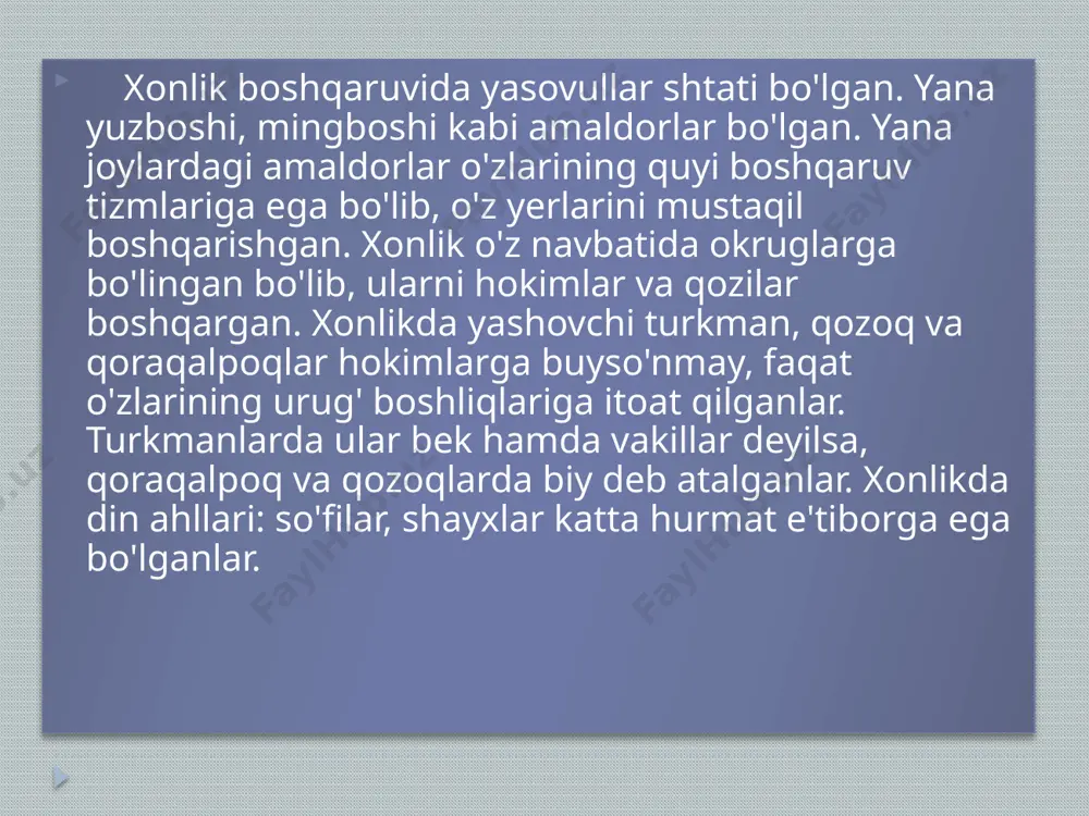 ga yaqin bo'lgan o'zbeklar imtiyozli o'rinda bo'lishgan. buxoroda amaldorlarni ko'pi shu o'zbeklardan edi. buxoroda amaldorlarni ko'pi shu o'zbeklardan edi. o'zlarini sayidlar (muhammad payg'ambar alayhissalom uch avlodlari urug'idan)deb da'vo qilib yurgan arablar ham imtiyozli guruhga kirar edilar. beshinchi shaxs ko'kaldosh deyilib, u siyosiy muhofaza boshlig'i yana, qushbegi, “quyi qushbegi”, munajjim, qozikalon, to'pchiboshi, shayxulislom va muftiylar bo'lgan. buxoroda yana dorug'a va mirshab lavozimlari bo'lib davlatni boshqarish ishlari bilan shug'ullangan. xonlikda shayx va eshonlarning mavqei kuchli bo'lgan va xonlar bilan hisoblashgan. qushbegi bilan “quyi qushbegi” xon yo'qligida yoki betobligi vaqtida mamlakatni boshqargan. qo'qon xonligidagi ijtimoiy-siyosiy ahvol va madaniy hayot ham o'ziga xos bo'lgan. xonlik hududidagi bir tomondan sirdaryo bilan qorategin o'rtasida joylashgan farg'ona viloyatidan torib to turkistongacha, ikkinchi tomondan qoshg'ardan to balxash ko'llarigacha bo'lgan katta yerlar kirgan. xonlik aholisi o'zbeklar, tojiklar, qirg'izlar, yahudiylar, afg'onlar, qozoqlar, qoraqalpoqlar, uyg'urlardan tashkil topgan. xonlik tashkil etilgan vaqtda unda yashovchi aholining umumiy soni 1,5 2 mln kishini tashkil …
