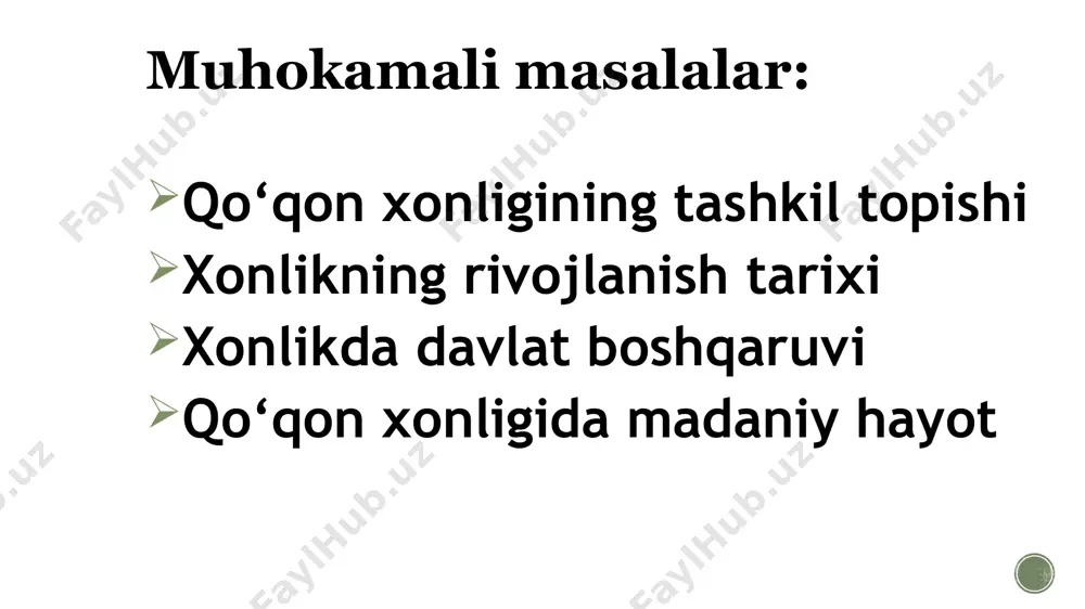 slahatchisi bo`lib, ayni paytda katta shaharlardan biriga mustaqil hokim etib tayinlangan. parvonachi o`z nufuzi jihatdan qushbegi vakolatiga teng bo`lgan. mingboshi xonlikda bu mansab keyinchalik birinchi o`ringa chiqqan. u xonlikda bosh vazir hisoblangan. u alohida otryadga boshchilik qilgan. xudoychi xon nomiga yozilgan arizalarni qabul qilish bilan shug`ullangan. daftardor xonning shaxsiy daromadi, hisob-kitobni olib boruvchi amaldor. sarkor davlat xazinasiga tushadigan mahsulotlarni saqlovchi amaldor. shig`ovul mansabdorlar ishi ustidan nazorat olib boruvchi amaldor. muhtasib shariat qonunlarining fo`qarolar tomonidan bajarilishini nazorat qiluvchi amaldor. amiri lashkar sarbozlar qo`shini boshlig`i mirshab joylarda huquq tartibot uchun javobgar bo`lgan. qo'qon shaxri xonlikning bosh shahri qo’qon edi.ma’lumotlarda “xuvoqand”(“xavoqand”, “xo’qand”) degan nomlar bilan qayd etilgan . “xuvoqand” so’zi --”go’zal”, “yoqimli”, xushmanzara shahar degan ma’noni anglatadi. “xavoqand”—“tepalikdagi shahar” yoki “shamol shahri’ degan ma’noni anglatadi,degan fikrlar ham mavjud. shahar arab sayyoxlari va geograflari istarhiy va ibn havqal tamonidan go’zal, xavosi yoqimli deb tariflangan. xviii asrda yoqut hamaviy o’zining “mo’jailul buldon” asarida uni “hvoqand” …