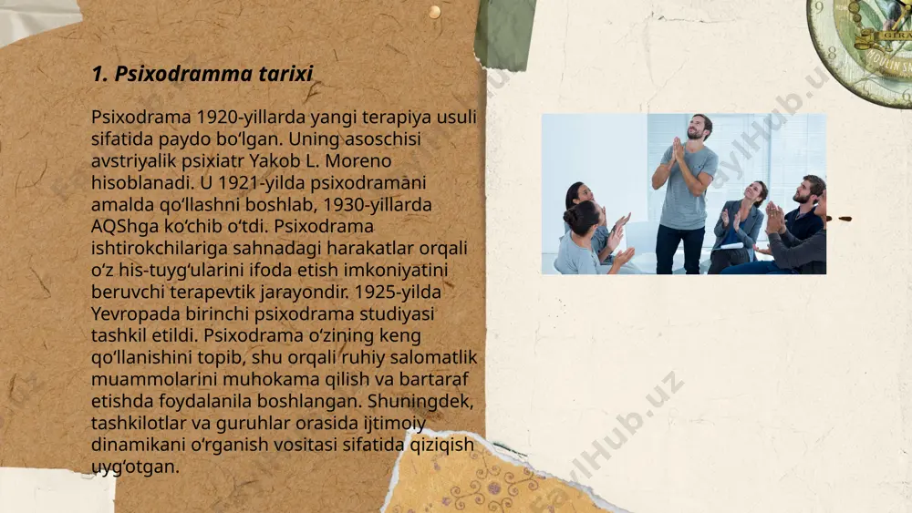 a hissiyotlarni tadqiq etish, o‘z-o‘zini anglash va hal qilish imkonini beradi. psixodramma asoschisi jeykob l. moreno bo‘lib, u 20-asrning boshlarida ushbu uslubni yaratgan. ishtirokchilar o‘z tajribalarini ijro etish orqali boshqa nuqtai nazarlardan ko‘rish imkoniyatiga ega bo‘ladilar. psixodramma jarayonida “ikkinchi men” (double), “oyna” (mirror) va “almashish” (role reversal) kabi asosiy rollar mavjud. har bir roliga ko‘ra qatnashchilar muayyan vazifa yoki rolni ijro etish orqali o‘rganadi va reallikni boshqacha ko‘rishga harakat qilishadi. ... t.me/slaydai_bot 7. psixodramma rahbari psixodrama rahbari psixodrama jarayonida ishtirokchilar uchun muhim rol o‘ynaydi. u guruhni boshqaradi, ishtirokchilarni qo‘llab-quvvatlaydi va yo‘naltiradi. psixodrama rahbari kamida 200 soatlik psixodrama treningini tamomlagan bo‘lishi kerak. ular psixologiya yoki psixoterapiya bo‘yicha malaka oshirgan bo‘lishi maqsadga muvofiqdir. psixodrama rahbarining vazifalari orasida guruh dinamikasini kuzatish, xavfsiz muhit yaratish va terapevtik jarayonlarni nazorat qilish bor. guruh seanslari odatda 1,5 dan 3 soatgacha davom etadi va haftada bir yoki ikki marta o'tkaziladi. rahbar ishtirokchilarning o‘zaro munosabatlarini va rivojlanishini izchil …