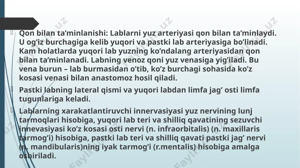 iz bo’shlig’i tubi jag’ osti va iyak osti sohalaridan jag’-til osti mushagi yordamida chegaralanadi(108-rasm). u pastki jag’dagi linea mylohyoidea chizig’idan boshlanib, til osti suyagi tanasiga birikadi. linea mylohyoidea va shu nomli mushak sohasi yiringli yallig’lanish jarayonlarining lokalizasiyasi va kechishiga ta’sir qiladi. oldingi tishlar ildizlari jag’-til osti mushagidan yuqorida joylashgani sababli pastki jag’ osteomieliti oldingi tishlar sohasida og’iz bo’shlig’i flegmonasi asoratini keltirib chiqarishi mumkin. molyar tishlar ildizlari jag’-til osti mushagidan pastda joylashganligi sababli, shu soha osteomieliti jag’ osti sohasi flegmonasi bilan asoratlanadi. tilni yuqoriga ko’targanda tortmacha – til yuganchasi (frenulum lingualis) ko’rinib, og’iz bo’shlig’i tubini 2 ta simmetrik bo’laklarga ajratadi. yugancha shilliq qavat bo’rtmasidan tuzilgan bo’lib, tilning pastki yuzasidan og’iz bo’shlig’i tubiga yo’nalgan. yuganchaning yon-orqa qirrasida bittadan tuguncha bo’lib, bunga til osti hosilasi deyiladi. shu tugunchalarga jag’ osti so’lak bezi yo’li (varton yo’li) va til osti so’lak bezining (rivinus bezi) katta yo’li (bartolin yo’li) ochiladi. til pastki yuzasining orqa qirrasida parallel …