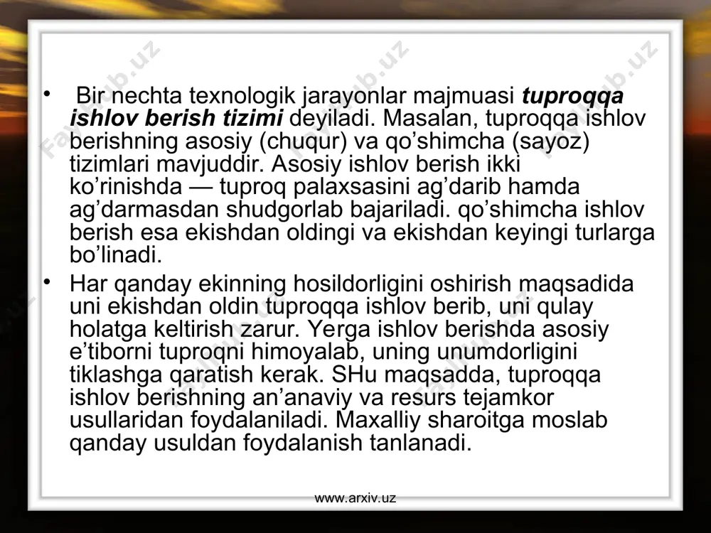 mdorligini pasaytiradi. www.arxiv.uz www.arxiv.uz sug’oriladigan yerlarda 2 - 3 marta hosil olish uchun tuproqqa intensiv ishlov berish texnologiyasidan foydalaniladi. bu esa dalaga mashina - traktor agregatlarini, shu jumladan, plugli agregatlarni ko’p marta kiritishga olib keladi. natijada tuproqning ustki qatlami uvalanib changga aylanishi, pastki qatlamining esa zichlanishi kuchayadi. bundan tashqari, plug bilan bir necha yil davomida yerga bir xil chuqurlikda ishlov berilganda shudgor tubida o’ta zichlangan «berch tovon» paydo bo’lib, o’simlik ildizining rivojlanishi va suvning shimilishiga to’siqlik qiladi. bunday yerlardan yuqori hosil olishning iloji qolmaydi. yerga solingan mineral o’g’itning samarasi ham kam bo’ladi. shu sababli so’nggi vaqtda dunyo buyicha yerga ishlov berishning resurs tejamkor usullari va tuproqni himoyalovchi texnologiyalari keng tarqalmoqda. www.arxiv.uz www.arxiv.uz resurs tejamkor texnologiyani ba’zi mutaxassislar nul, kimyoviy, minimal, alьternativ texnologiya, mo’lchalash, pushtalash texnologiyasi deb atashadi. ularning asosiy ko’rsatkichi yerga ishlov berishda plugdan har yili foydalanmaslikdir. shu sababli bir nechta texnologik operatsiyalarni murakkablashtirilgan, qurama (kombinatsiyalashtirilgan) agregatning bir yurishida bajarib, …