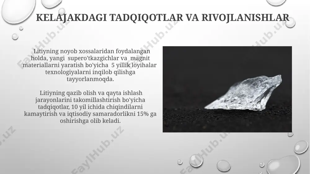 yon yuqori energiya sarfini talab qiladi. litiyning elektrolitik olish usulida 99,9% gacha soflikdagi litiy olinadi, ammo bu usul yuqori energiya sarfi va murakkab texnologiyalarni talab qilishi tufayli qimmatga tushadi. litiyning ekologik ta'siri litiy batareyalarining ishlab chiqarish va utilizatsiya qilish bosqichlarida zaharli moddalar, jumladan, 10-20% gacha og'ir metallar chiqindilari hosil bo'ladi. litiy konlarini qazib olish tuproq eroziyasi va suv havzalarining ifloslanishiga olib keladi, bu esa biosferaga salbiy ta'sir ko'rsatadi va 50% gacha bioxilma-xillikni yo'qotishi mumkin. litiyning yer pobi'da tarqalishi litiyning yer poʻstidagi taqsimlanishi notekis boʻlib, baʼzi mintaqalarda konsentratsiyasi 100 ppm dan ham yuqori boʻlishi mumkin, bu sanoat qazib olishini iqtisodiy jihatdan maqsadga muvofiq qiladi. litiy asosan pegmatitlar, shuningdek, tuzli koʻllar va geotermal suvlar tarkibida uchraydi, bu manbalar qazib olish uchun muhim ahamiyatga ega. e'tiboringiz uchun rahmat @taqdimot_robot image3.png image4.jpg image5.jpg image6.jpg image7.jpg image8.jpg image9.jpg image10.jpg image11.jpg image12.jpg image13.jpg image14.jpg image15.jpg image1.png