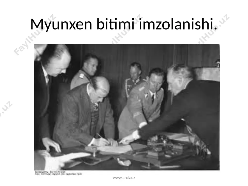 rojaat qilish to`g`risida ko`rsatma oldi. chexoslovakiya hukumati genleynning asosan nemislar yashovchi sudet viloyatiga muxtoriyat berish to`g`risidagi talablarini qondirishdan bosh tortdi. berlindan berilgan buyruqqa muvofiq butun chexoslovakiyada nemis aholisi bosh ko`tardi, politsiya bilan qurolli to`qnashuvlar ro`y berdi. bir vaqtning o`zida germaniyada chexoslovakiyaga qarshi ruhdagi targ`ibot avj oldirildi, chexoslovakiya hukumati nemis xalqining ozod- likka bo`lgan intilishini bo`g`ganlikda ayblandi. gitler chexoslovakiyadagi nemislarni qo`llab-quvvatlash to`g`risidagi bayonot bilan chiqdi, ularni qurolli bosqin bilan himoya qilishga ham tayyorligini bildirdi. www.arxiv.uz chexoslavakiya armiyasi askarlai sudet. 1938 yil sentabr. www.arxiv.uz chexoslovakiyaning bosib olinishi gitler chemberlen bilan hamkorlikda angliya-germaniya deklaratsiyasini imzoladi. unda 1935-yildagi angliya-germaniya dengiz bitimi va myunxen bitimi ikkala millatning «bir-biriga qarshi boshqa hech qachon urushmaslik» hamda o`zaro qiziqish uyg`otgan barcha masalalarni bundan buyon «maslahatlashish yo`h bilan» hal qilish niyatini ifoda etishi bildirildi. chemberlen deklaratsiyani «bugungi kundagi» tinchlikning poydevori deb e`lon qildi. gitler uchun esa u, imzolagan boshqa shartnomalari kabi, quruq qog`ozdan bo`lak hech narsa emasdi. deklaratsiya imzolanganidan …