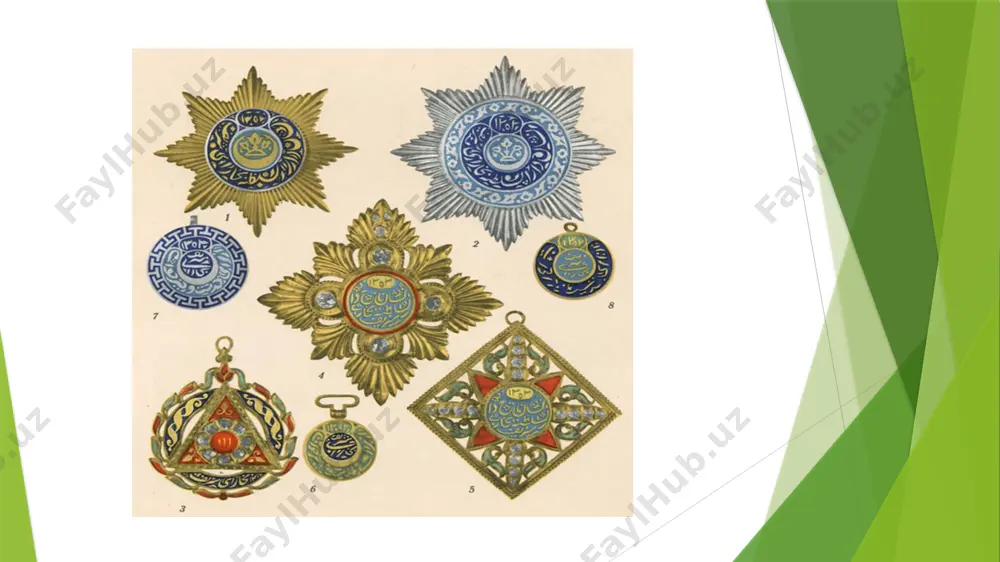 bakovul bo`lib, amir oshxonasi va uning xodimlarining boshlig`i. somjon tumanining mirobligi ham uning qo`lida edi. “o`roqi xurd”(kichik o`roq) – amirlar va ahli rikob(uzangi)100 mulozimlari va xizmatkorlari ustidan nazorat qilish uning vazifasi edi. “kavshbardor” (poyafzal ko`taruvchi), “asbobdor” (asov ko`taruvchi), “chuhra oqasi”, jilovdorlar, xizmatkorlar qatoriga kirganlar “eshik og`osi”, “chig`atoy begi”, ”to`qsoba”, va “miroxuri kalon”(katta miroxur) saroyga otga minib kelishlari mumkin bo`lsa ham, lekin amir huzurida maxsus o`rinlari yo`q edi. “eshik og`osi” – amir saroyining posbonligi va muhofazasi, hamda shofirkon tumaning hukumati va mirobligi uning zimmasida edi. chig`atoy begi – chig`atoy jamoasining boshlig`i va mirobod tumaning mirobligi ham uning qo`lida edi. “to`qsoba” – amir dasturxoni ustiga idish-tovoqlarni tartib bilan qo`yib, amirga sharbat, ayron va yaxob quyib bergan. amir dasturxonini nazorat qilgan. harqonrud tumaning hokimligi va mirobligi ham uning qo`lida bo`lgan. “mirioxuri kalon” – katta miroxur. amir otxonasi boshlig`i. “parvona”ga o`xshab atrofidan xabardor bo`lib, abu muslim tumaning mirobligi unung zimmasida bo`lgan. quyidagi amaldorlar saroyga …