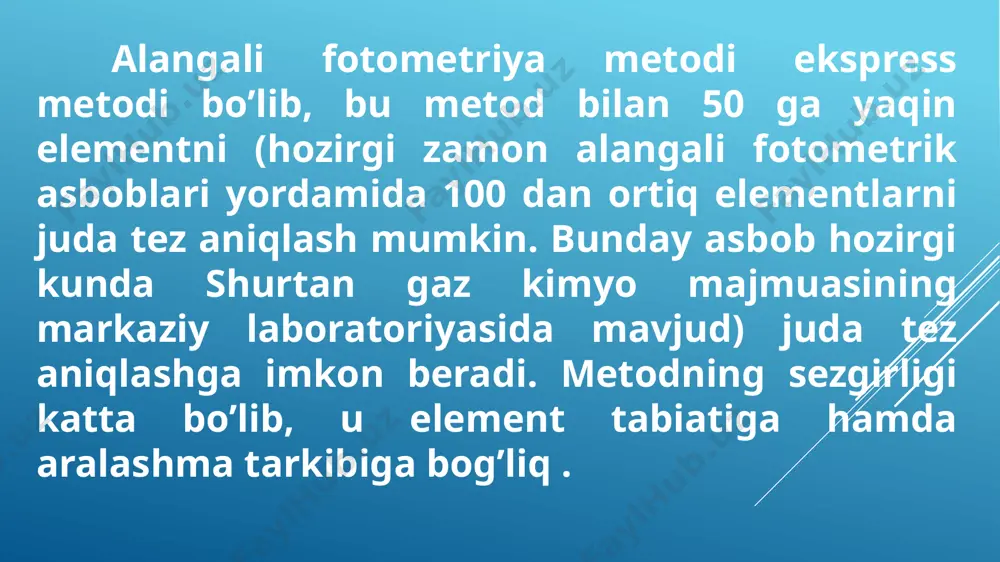 yutishi optik nolga teng, deb qabul qilinadi. taqqoslash eritmasi tarkibida aniqlanuvchi komponentdan boshqa barcha boshlang’ichmoddalar bo’ladi. alangali fotometrlarda alanganing nur chiqarish spektrlaridagi kerakli spektr chiziqlar yoki polosalarni absorbtsion yoki interferentsion yorug’lik filtrlari, alangali spektrofotometrlarda esa difraktsion monoxromatorlar yordamida ajratiladi. fotometrlar asosan oson qo’zg’aluvchan holatga o’tadigan ishqoriy – yer elementlarining atomlarini aniqlashda ishlatiladi. alangali fotometrlarning aniqlash doirasi juda katta emas, ammo tuzilishi va ishlatilishi juda oddiy va oson, hamda narxi arzondir. alangali spektrofotometrlarning esa aniqlash darajasi juda katta, d.i.mendeleevning kimyoviy davriy sistemasidagi qariyb hamma elementlarni aniqlash mumkin. alangali fotometrlar tuzilishi jihatidan bir – biridan turlichaligi bilan farq qiladi.biroq tuzilishi turlicha bo’lishidan qat‘iy nazar ular to’rtta asosiy quyidagi qismlardan iborat: 1.gorelka purkagichi; 2.alangadan chiqayotgan yo’naltirilgan nurlar dastasini hosil qilish imkonini beruvchi va undan kerakli to’lqin uzunlikdagi monoxromatik nurni ajratuvchi optik qism; fotoelement ko’paytirgichi; galvanometr. emission spektral analiz usullari gazsimon holatdagi moddalarning atomlari yoki ionlari tarqatadigan nurning to’lqin uzunligi, intensivligi va boshqa xossalarini …