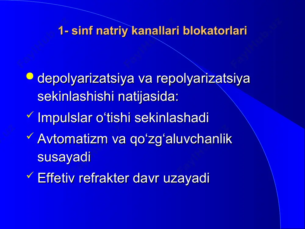 asosiy nojo‘ya ta’sirlari: yuqs va kuchini kamayishi; atrioventrikulyar o‘tkazuvchanlikni yomonlashishi; tremor, ataksiya, paresteziya; qalqonsimon bez funksiyasi buzilishi; o‘pkada fibroz o‘zgarishlar; jigar funksiyasini buzilishi; preparatning ko‘z shox pardasida va terida to‘planishi; fotosensibilizatsiya. amiodaronning nojo‘ya ta’sirlari ko‘p bo‘lganligi sababli bu preparat bilan uzoq davolash tavsiya etilmaydi. 4 - sinf kalsiy antagonistlari hujayra ichiga kalsiy ionlarini sekin kirishini susaytiradi sinus tuguni va ektopik o‘choqlarda avtomatizmni pasaytiradi harakat potensiali va erd davomiyligiga ta’sir etmaydi av tugunda o‘tkazuvchanlikni susaytiradi ab ni pasaytiradi * verapamilning sinoatrial tugunga ta’siri verapamil sinoatrial tugun avtomatizmini pasaytiradi (4-fazani sekinlashtiradi) atrioventrikulyar tugun verapamil atrioventrikulyar tugunda o‘tkazuvchanlik (0-faza) va avtomatizmni susaytiradi (4-faza). purkine tolalari purkine tolalariga verapamil deyarli ta’sir ko‘rsatmaydi, qisman avtomatizmni pasaytiradi. qo‘llashga ko‘rsatmalar qorinchalar usti taxiaritmiyasi va ekstrasistoliyasi. preparat ichishga va vena ichiga buyuriladi. asosiy nojo‘ya ta’sirlari : yurak qiskarishlari soni kamayishi ; atrioventrikulyar o‘tkazuvchanlikni susayishi; arterial gipotenziya antiaritmiklar sinflarinig xususiyatlari pq qt qisqaruvchanlik qo‘shimcha yo‘llar blokadasi ia xinidin, novokainamid, …