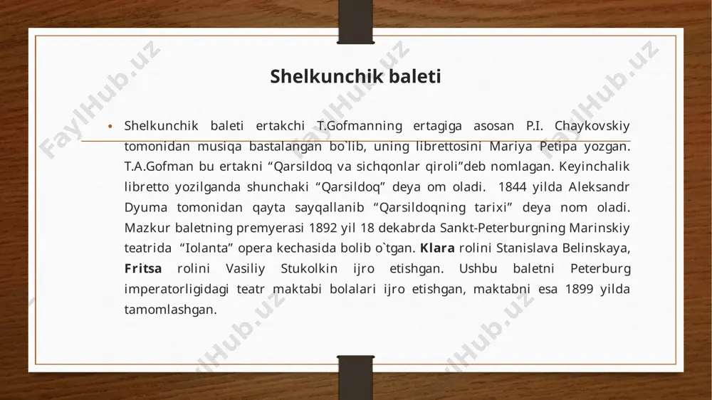 go'zalligiga qoyil qolishadi va ularga sichqonlar qanday hujum qilganini va shahzoda ularni qanday mag'lub etganini eslaydilar. hamma raqsga tushadi, dam oladi va sichqon qo'shini ustidan qozonilgan g'alabani nishonlaydi. ispan, arab, xitoy va rus qo'g'irchoqlari mari hayotini saqlab qolgani uchun minnatdorchilik bildiradilar. atrofda chiroyli pari va sahifalar raqsga tushmoqda. drosselmeyer paydo bo'ladi va yana atrofdagi hamma narsani o'zgartiradi. hamma mari va shahzodaning to'yiga tayyorgarlik ko'rmoqda. mari uyg'onadi va qarsildoq hali ham uning qo'lida. u tanish xonada o'tiradi. afsuski, bu shunchaki ajoyib tush edi ... baletning rudolf nureyev tomonidan ishlab chiqilgan freyd deb nomlangan versiyasi ham mavjud. uning so'zlariga ko'ra, shahzoda bilan raqsdan keyin mari uyg'onadi va yoshartirilgan drosselmeyer qarsildoq bo'lib chiqadi. image5.png image6.png image7.jpeg image8.jpg image9.jpg image10.jpeg image11.jpg image12.jpg image13.jpg image14.jpg image15.jpg image3.png image4.png