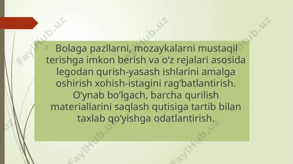 da paketlarda, tushuntirilib bo‘lgandan so‘ng tarqatiladi. o‘rta guruhda applikatsiyaga o‘rgatish. bola hayotining 5yoshida ham psixologik, ham jismoniy tomondan o‘sadi. bu esa bolaning applikatsiya bo‘yicha bajaradigan ishning sifat jihatidan o‘zgarishiga olib keladi. bolalar tuzilish jihatdan ancha murakkab bo‘lgan predmetlarni tasvirlashga o‘rganadilar. o’rta guruh bolalari kichik guruhga nisbatan malaka va ko‘nikmalarini ancha egallagan bo‘ladilar. bu guruh bolalari 2-3 qismli emas, balki 4-5 qismdan iborat predmetlarni tuzishga o‘rganadilar. dastlab, bu guruhga qaychi bilan ishlash kiritiladi. bolalar qaychini to‘g‘ri ushlashga, uni richagini yopishga va ochish to‘g‘ri qirqim olishga o‘rganadilar. тarbiyachi bu guruhda ham hilma-xil metod va usullardan foydalanadi. muhim bo‘lgan metodlardan biri inshaklsion - retseptiv hisoblanadi. bu metod tasviri lozim bo‘lgan predmetni har tomonlama ko‘rib chiqish va tahlilni o‘z ichiga oladi. tarbiyachi bu guruhda ko‘proq bolalarning o‘zlariga tasvirlanayotgan predmeti haqida gapirib berishni, uning sifat, belgisini konkret aytib berishga, tasviriy yo‘llarini mustaqil bilishga o‘rgatib boradi. аgarda murakkab applikatsiyani tuzish kerak bo‘lsa, tarbiyachi flanigrafdan o‘sha narsani …