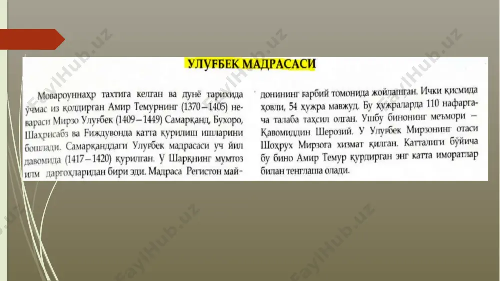 g qurilishi 1619 yilda boshlanganligini shoir tomonidan nazmda ishora etilgan deb olimlar isbotlamoqdalar xalq orasida yana turli rivoyatlarda quyosh- haqiqat, yorug’lik; sher-nafs; kiyik –iroda mazmunini aks etishi aytiladi. bunda inson nafs balosiga berilib irodasini jilovlolmay haqiqat yo’liga adashishi mumkinligiga shama hamdir. ravoq ichidagi ikkinchi qavat eshiklari tepalarida kitobalar bitilgan (quyida ularning matnlari o’ng tarafdagi hujradan chap tarafga qarab keltirildi). kitobalar tepa qismlarida kufiy xatida ملاسلا هيلع ىبنلا لاق – “payg’ambar alayhissalom aytdilar”, – deb yozilgan. pastgi qismlarda esa suls xatida sariq rangda hadis matnlari keltirilgan. “ummatimning olimlari bani isroilning payg’ambarlari kabidir.” tillakori madrasasi masjidining yozuvlaridan doira ichida kufiy xatida ىبن دمحم – “muhammad payg’ambar” ismi to’rt marta takroriy tarzda yozilgan. tepasida kufiy xatida – “mulk xudonikidir”, “kuch-qudrat xudoga xos”, – kalimalari bitilgan. kitoba atrofida suls xatida oq va tilla ranglarda – “allohni hamd aytish va ulug’lash bilan ulug’layman”– kalimasi yozilgan. kitoba ichida suls xatida tilla rangda rasululloh (s. a. v.)ning …