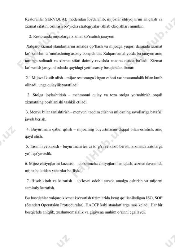ish orqali qoniqish darajasi oshiriladi. bu esa mijozni restoranga qayta jalb etish imkonini kuchaytiradi. rejaning mavzuga aloqadorligi shundaki, ushbu bo‘lim restoranlarda xizmat ko‘rsatishning xalqaro standartlarga qanday mos tarzda tashkil etilishini, ularning amaliy ko‘rinishini yoritib beradi. bu nafaqat xizmat bosqichlarini tushuntiradi, balki mijozlar ehtiyojiga javob beruvchi tizimni qanday yaratish mumkinligini ham ko‘rsatadi. xalqaro tajribaga tayangan holda, xizmat ko‘rsatish jarayoni orqali restoranlar o‘z sifatini barqaror ushlab turishi, raqobatda o‘z o‘rnini saqlab qolishi va mijoz ishonchini mustahkamlashi mumkin. 3. restoranda xizmat ko’rsatishdagi muammolar va zamonaviy texnologiyalar restoranlarda mijozlarga xizmat ko‘rsatish jarayonida turli muammolar yuzaga kelishi mumkin. bu muammolar xizmat sifati, mijoz qoniqishi va restoran obro‘siga salbiy ta’sir ko‘rsatadi. quyida ushbu muammolar va ularni hal etish yo‘llari keltirilgan: 1. xodimlar malakasining yetarli emasligi xizmat ko‘rsatish sifati bevosita xodimlarning malakasi va tajribasiga bog‘liq. yetarli tayyorgarlikka ega bo‘lmagan xodimlar mijozlar bilan noto‘g‘ri muloqot qilishi, buyurtmalarni noto‘g‘ri qabul qilishi yoki xizmatda xatoliklarga yo‘l qo‘yishi mumkin. hal etish …