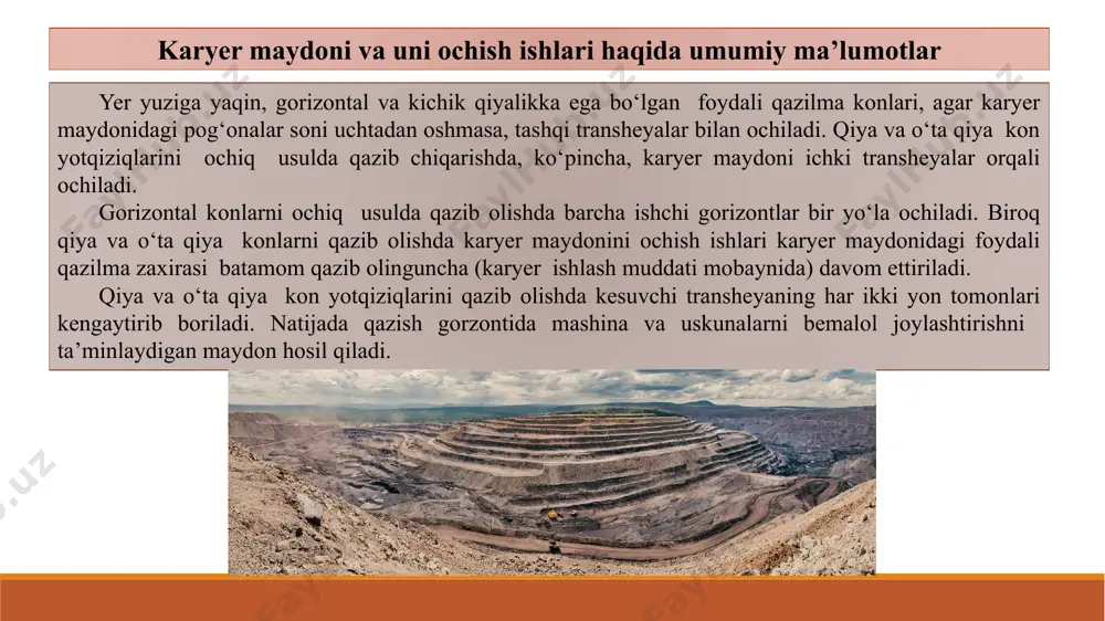 mi. 6.7 – rasm. karyer maydoni tashqarisi (a), ichiga (b) joylashgan guruh kapital transheyalar tizimi. kapital transheyalar tizimi agar karyer maydoni alohida kapital transheyalar tizimi bilan ochilsa, har bir ishchi gorizont alohida kapital transheya bilan ochiladi va o‘z-aro texnologik bog‘lanmaydi (6.5-rasm). bunda yuk potoklari ham o‘z yo‘nalishlariga ega bo‘ladi. karyer maydoni umumiy kapital transheyalar tizimi bilan ochilganda esa, yuk potoklari yo‘nalishi bo‘yicha markazlashgan bo‘ladi (6.6-rasm). karyer maydoni kapital transheyalar guruhi tizimi orqali ochilganda barcha pog‘onalar sifat yoki boshqa belgilar asosida (masalan, qoplama jins pog‘onalari guruhi va foydali qazilma pog‘onalari guruhi) bir necha guruhlarga ajratiladi. har bir pog‘onalar guruhi o‘zining umumiy kapital transheyalar guruhi bilan ochiladi (6.7-rasm). karyer maydonini kapital transheyalar guruhi bilan ochish karyer maydonining alohida va umumiy kapital transheyalar bilan ochishning belgilarini o‘z-aro birlashtirib, ular o‘rtasidagi oraliq holat hisoblanadi. zarurat tug‘ilganda karyer maydonini umumiy juft kapital transheyalar tizimi orqali ochiladi. bunda pog‘onalar ish fronti bir yo‘nalishga ega (skvoznoy) bo‘lishi …