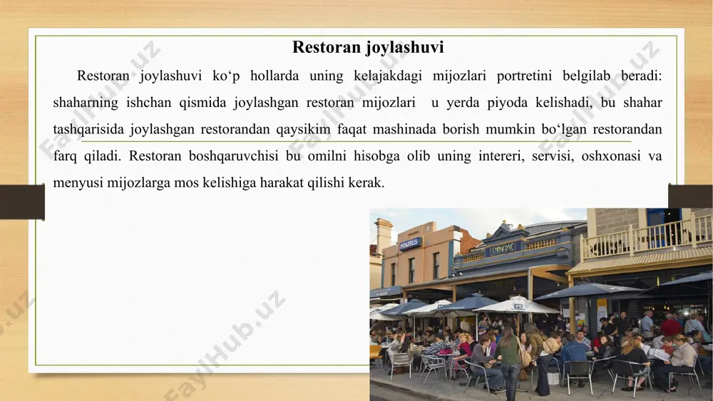 director of service, host, maitre) bajaradi. metrdotel funksiyasi xilma-xil. u stollarda buyurtma olish uchun javob beradi. buyurtma qabul qilinayotganda quyidagi malumotlarga e’tibor beriladi: mijoz familiyasi; mijozning kelish vaqti va kuni; joylar soni; qo‘shimcha istaklar(tort, bolalar, vegetarianlar.. mijoz telefoni. stol servirovkasi. servirovkaning bir necha variantlari mavjud: nonushta uchun, banketlar, kokteyllar, maxsus taomlar(sir, lobster, ustritsa,dudlangan baliq)va boshqalar.tushlik uchun servirovka 7-rasmda ko‘rsatilgan.stol priborlariga kelganda esa ikki xil yondashuv mavjud. birinchi yondashuvda ikkita lojka, ikkita vilka, sho‘rva lojkasi, desert lojka va vilkasi qo‘yiladi. ofitsiant esa mijozning buyurtmasiga qarab keraksiz priborlarni olib tashlaydi. ikkinchi yondashuvda – bita lojka, vilka, pichoq, salfetka va non va yog‘ uchun tarelka qo‘yiladi.ofitsiant esa mijoz buyurtmasiga qarab zaruriy priborlarni qo‘shadi. xizmat ko‘rsatish tartibi. restoranning asosiy qonuni- barcha taomlar issiqligicha taqdim etilishi kerak. shuning uchun tez, lekin vahimasiz ishlash zarur. mijozlarga xizmat ko‘rsatayotganda ofitsiant quyidagi jarayonlarni bajarishi shart: mehmonlarni o‘tqizish, taomnomani berish; suv taklif etish; aperitiv/kokteylga buyurtma qabul qilish-buyurtmani olib kelish; …