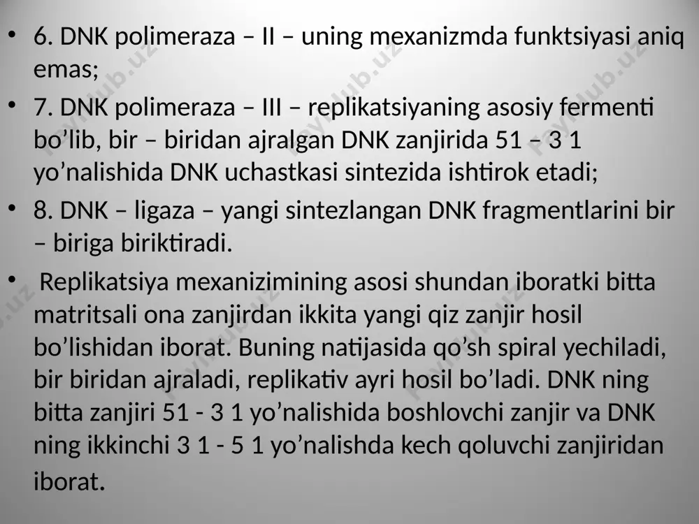 rning barchasi istalgan bo'linish paytida aniq nusxalanishi kerak. replikasiya dnk replikatsiyasining asosiy mexanizmlari barcha organizmlar uchun bir xil. ushbu maqolada biz e. coli (e. coli) bakteriyasida dnk replikatsiyasini ko'rib chiqamiz, bu jarayon odamlarda va boshqa eukariotlarda xuddi shunday tarzda sodir bo'ladi. keling, replikatsiyani amalga oshiradigan oqsillar va fermentlarni ko'rib chiqaylik va ular dnkning to'g'ri va to'liq replikatsiyasini ta'minlash uchun birgalikda qanday ishlashini ko'rib chiqaylik. replikasiya dnk replikatsiyasining yarim konservativ mexanizmi shundan iboratki, dnk qo'sh spiralining har bir zanjiri yangi komplementar zanjir sintezi uchun shablon vazifasini bajaradi. bu jarayon bitta ota-molekuladan ikkita "qizi" molekula hosil bo'lishiga olib keladi, har bir yangi hosil bo'lgan qo'sh spiralda bitta yangi va bitta eski zanjir mavjud. replikasiya umuman olganda, bu dnk replikatsiyasi uchun zarur bo'lgan narsadir! biroq, bu jarayonning eng qiziq tomoni - bu qanday davom etishi. hujayralar o'z dnklarini juda tez va imkon qadar kamroq xato bilan nusxalashlari kerak (saraton xavfini oldini olish uchun). …