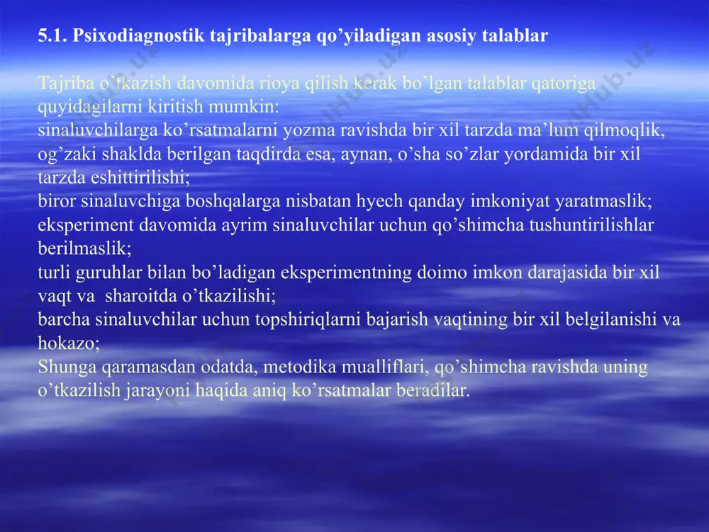 chiqish uchun, tajriba o’tkazish sharoitlarini va uning natijalari tahlilini maksimal darajada standartlashtirish lozim bo’ladi. tajriba shartlarini standartlashtirishga esa, quyidagilar kiradi: eksperimentni o’tkazish; instruksiya (yo’riqnoma); testlashtirish jarayonining tasviri. diagnostik tajriba (eksperiment)larni standartlashtirish jarayoni o’tkaziladigan tadqiqotning shart-sharoitlari, ko’rsatmalari, blankalari, qayd qilish usullarini bir xil shakldagiligini anglatadi. metodikalarni standartlashtirishning yana bir muhim bosqichi diagnostik tadqiqot natijalarini taqqoslash imkoniyatini beradigan mezonlarni tanlashdan iborat bo’ladi. 5.3. ma’lumotlarni to’plash bosqichi va psixodiognostik vaziyatlar klassifikasiyasi diagnostik metodlar yordamida ma’lumotlar to’plash jarayoni o’rganilayotgan hodisa va sinaluvchi haqidagi obyektiv halqa subyektiv ko’rsatkichlar jamlanmasi bilan tanishishdan boshlanadi. barcha mashhur psixodiagnostik metodikalar mualliflari, tadqiq qilinayotgan sinaluvchining o’tmishi va hozirgi hayoti haqida mukammal o’rganib chiqishga katta ahamiyat beradilar. bu bilan tadqiqotning asosiy foni yaratilib, tashxis va tahlil uchun zarur bulgan shaxsni umumiy obraz elementlari belgilanadi. psixologik adabiyotlarda psixodiagnostik jarayon hisoblangan “tadqiqotchi-sinaluvchi” kabi o’zaro munosabat tizimini yaratilishiga daxldor turli o’zgaruvchanlar ta’sirini tahlil qilishga keng o’rin ajratilgan. odatda bu ta’sirning: vaziyatli o’zgaruvchanlar; tadqiqot vazifasining …