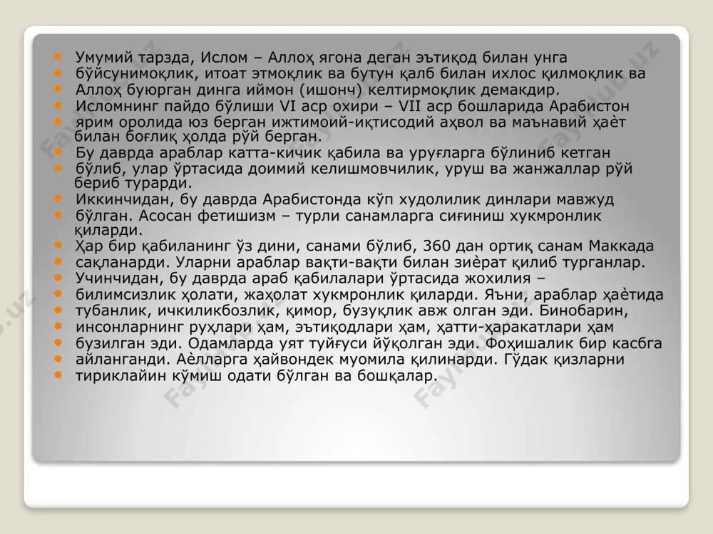 шу тариқа маккаликлар иккига ажралишди. булар аллоҳнинг яккалигига ишонганлар – мўмин-мусулмонлар ва ишонмаганлар – мушриклар эди. мушриклар аллоҳни якка деб эътироф этмай, унинг шериклари бор, яъни худолар кўп деб, турли санам, тош ва ҳакозоларга, кўплаб худоларга сиғинардилар. мушриклар 23 йил давомида муҳаммад тарғиболарига тиш-тирноқлари билан қарши чиқдилар. улар ҳатто муҳаммад пайғамбарни жисмонан йўқ қилмоқ пайига ҳам тушганлар. 619 йилда аввал амакиси абу толиб, кейин хотини хадича вафот этди. бу икки улуғ, орўли зотнинг вафотидан сўнг мушриклар пайғамбарга қарши курашни янада кучайтирдилар. у зот ўзга ерлардан тарафдорлар излашга мажбур бўлдилар. дастлаб бир гуруҳ мусулмонлар ҳабашистонга кўчди. 622 йилда макка зодагонлари билан рақобатлашиб келаѐтган ясриб (мадина) даги абс ва хазраж қабилаларининг вакиллари мусулмон жамоасини ўзига қабул қилиш, муҳаммадни умумий раҳнамо сифатида тан олишга рози бўлишди. шу тариқа 622 йилда мусулмонлар жамоаси маккадан мадинага кўчади. буни тарихда хижрат – кўчиш деб юритилади. мусулмон йили хижрий йил ҳисоби шу йилдан бошланиши расмий тан олинган. …