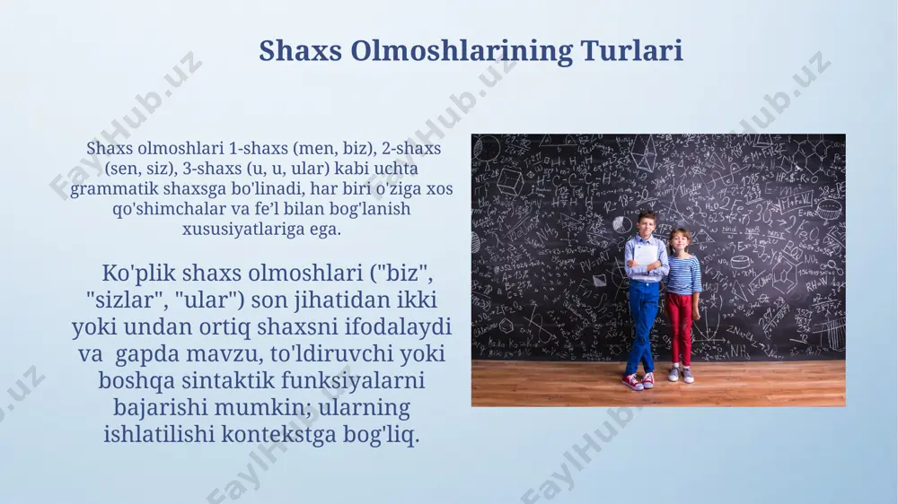 an, "mening", "sening" kabi. olmoshlarning sifat bilan bog'lanishi ba’zi olmoshlar, masalan, egalik olmoshlari (mening, sening, uning, bizning, sizning, ularning) ot yoki sifatlar bilan birikib, egalik munosabatini ifodalaydi va ular bilan sintaktik jihatdan bog’lanadi. savollarga javob bo’luvchi olmoshlarning (kim, nima, qaysi, qancha) grammatik vazifasi va gapdagi o’rni bilan sifatlanuvchi so’zlarning turi (ot, sifat) o’rtasida chambarchas bog’liqlik mavjud. olmoshlarning ot bilan bog'lanishi aniqlovchi olmoshlar otlarga qo'shilib, ularning sonini, jinsiga va boshqa xususiyatlarini aniqlashda yordam beradi, bu esa jumlaning mantiqini mustahkamlaydi. olmoshlar, otlarning takrorlanishini kamaytirish uchun, mazkur otlarning o'rnini bosuvchi vosita sifatida 5 ta asosiy turda qo'llaniladi. adabiy asarlardagi olmoshlarning ishlatilishi badiiy matnlardagi olmoshlar soni, ularning ma'noviy yuki hikoyaning janri, uslubi va avtorning individual stiliga bog'liq. masalan, lirik asarlarda 1-shaxs olmoshlari ko'proq uchraydi. adabiy asarlarda shaxsiy olmoshlarning 1- va 2- shaxs shakllari voqealarni naql qilishda, personajlarning ichki dunyosini ochishda muhim rol o'ynaydi. e'tiboringiz uchun rahmat @taqdimot_robot image4.png image5.jpg image6.jpg image7.jpg image8.jpg image9.jpg image10.jpg …