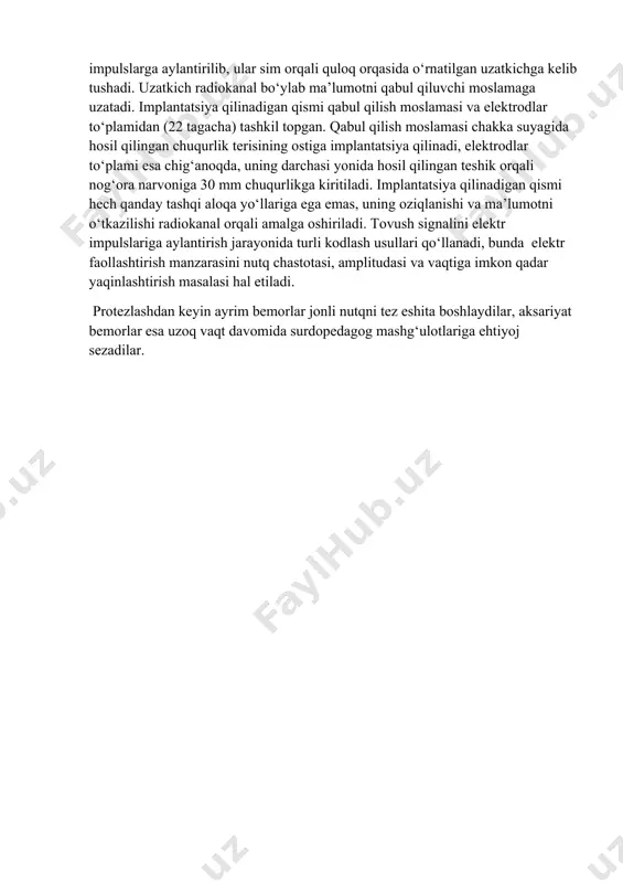 qali eshituv asab tolasi faollashtiriladi koxlear implantatsiyaning sxemasi: a-eshituv a’zosining periferik qismi tomonidan tovush ma’lumotini qabul qilish va qayta ishlash; b- chig‘anoqda elektrodlarni joylashishi. spiral a’zoning tukli hujayralarini zararlanishi natijasida rivojlangan karlik koxlear implantatsiyani bajarish uchun ko‘rsatma bo‘lib xizmat qiladi. spiral gangliy va dahliz-chig‘anoq asab tolasining chig‘anoq qismini zararlanganda koxlear implantatsiya kam samara beradi. koxlear implant tashqi va implantatsiya qilinadigan qismlardan tashkil topgan. tashqi qismiga mikrofon, nutq protsessori va uzatgich kiradi. mikrofon tovush signallarini qabul qiladi va protsessorga uzatadi. bu yerda nutq signali elektr impulslarga aylantirilib, ular sim orqali quloq orqasida o‘rnatilgan uzatkichga kelib tushadi. uzatkich radiokanal bo‘ylab ma’lumotni qabul qiluvchi moslamaga uzatadi. implantatsiya qilinadigan qismi qabul qilish moslamasi va elektrodlar to‘plamidan (22 tagacha) tashkil topgan. qabul qilish moslamasi chakka suyagida hosil qilingan chuqurlik terisining ostiga implantatsiya qilinadi, elektrodlar to‘plami esa chig‘anoqda, uning darchasi yonida hosil qilingan teshik orqali nog‘ora narvoniga 30 mm chuqurlikga kiritiladi. implantatsiya qilinadigan qismi hech qanday …