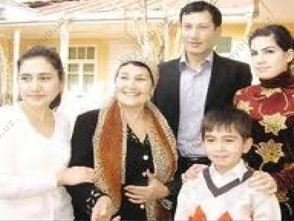 ожланган сари удумларимиз ҳам такомиллашиб бормоқда. оила ҳуқуқининг бошқа ҳуқуқ сохалардаги ўрни оила ҳуқуқи бошқа ҳуқуқ соҳалари билан чамбарчас боғлиқ. чунки оила аъзоси жамиятимизнинг барча соҳаларида меҳнат қилади. оилада фарзанд тарбияланади, жамиятга керакли шахс бўлиб етилишида оиланинг ўрни жуда каттадир. давлат ва ҳуқуқ назарияси фани оила ҳуқуқининг умумий тушунчасини, мақсадини изоҳлаб беради. конституциявий ҳуқуқ инсон ҳуқуқлари, бурчлари, уларнинг кафолати масалаларини, оила давлат ҳимоясида эканлигини, ота-оналар ва фарзандларнинг ҳуқуқий муносабатларининг асосини тасдиқлаб беради. конституциявий ҳуқуқ жамиятда оилавий муносабатлар қурилишининг бош ва асосий қоидаларини ўз ичига олади (ўзбекистон республикаси конституциясининг 46,63-66 моддалари). image3.jpeg image4.jpeg image5.jpeg image6.jpeg image2.jpeg