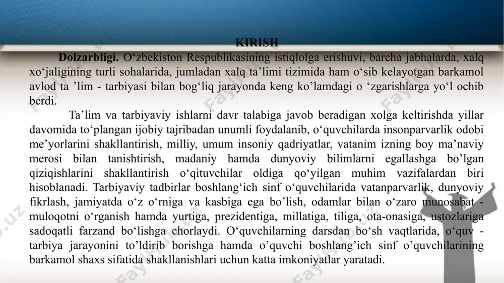 arixiy rivoji davomida mazkur kategoriyani tushuntirishga turlicha yondashuvlar yuzaga keldi. eng avvalo, yuqorida keng va tor ma’nodagi tarbiya farqlanadi. tarbiya – muayyan, aniq maqsad va ijtimoiy tajriba asosida yosh avlodni har tomonlama oʻstirish, uning ongi, xulq-atvori, dunyoqarashini tarkib toptirish jarayoni. i bob 1.1. keng ma’noda tarbiya shaxsga jamiyatning ta’sir etishi, ijtimoiy hodisa sifatida qaraladi. mazkur holatda tarbiya ijtimoiylashtirish bilan uygʻunlashadi. tor ma’nodagi tarbiya deganda, pedagogik jarayon sharoitida ta’lim maqsadini amalga oshirish uchun pedagog va tarbiyalanuvchilarning maxsus tashkil etilgan faoliyati tushuniladi. ushbu holatda pedagoglarning tarbiyaviy faoliyati tarbiyaviy ish deb ataladi. tarbiya jarayonining oʻziga xos xususiyatlari quyidagilardan iborat: - aniq maqsadga yoʻnaltirilganlik; - uzoq muddat davom etishi (tarbiya natijalari tez sur’atda yaqqol koʻzga tashlanmaydi); - uzluksizligi (oʻquvchilar va oʻqituvchining birgalikdagi uzluksiz, tizimli harakatlari); - yaxlit, tizimli tashkil etilishi; - ikki tomonlama aloqa hamda qarama-qarshiliklarning mavjud boʻlishi. tarbiya jarayonini texnologiyalashtirish – aniq maqsadga va ijtimoiy gʻoyaga asoslanib, oʻquvchilarda ma’naviy-axloqiy sifatlarni shakllantirishga yoʻnaltirilgan pedagogik …