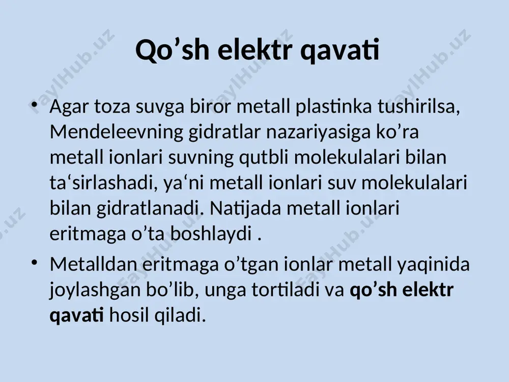 skristallit metallar korroziyasining tiplari makrodaraja mikrodaraja 1- bir tekis 4 – alohida donador metallarga quruq gazlar (kislorod, sulfid angidrid, vodorod sulfid, galogenlar, karbonat angidrid va x.k.), elektrolit bo'lmagan suyuqliklar ta'sir etganda kimyoviy korroziya sodir bo'ladi. bu ayniqsa yuqori haroratli sharoitda ko'p uchraydi, shuning uchun bunday yemirilish metallarning gaz korroziyasi deb ham ataladi. gaz korroziyasi ayniqsa, metallurgiyaga katta zarar keltiradi. temir va po'lat buyumlarini gaz korroziyasidan saqlash uchun ularning sirti alyuminiy bilan qoplanadi. suyuq yoqilg'ilar ta'sirida vujudga keladigan korroziya ham kimyoviy korroziya jumlasiga kiradi. suyuq yoqilg'ining asosiy tarkibiy qismlari metallarni korroziyalantirmaydi, lekin, neft va surkov moylari tarkibidagi oltingugurt, vodorod sulfid va oltingugurtli organik moddalarning metallarga ta'siri natijasida korroziya vujudga keladi. suvsiz sharoitidagina bu ta'sir namoyon bo'ladi. suvda elektrokimyoviy korroziyaga aylanadi. elektrolitlar ta'sirida bo'ladigan korroziya elektrokimyoviy korroziya deyiladi. ko'pgina metallar asosan elektrokimyoviy korroziya tufayli yemiriladi. elektrokimyoviy korroziya metallda kichik galvanik elementlar hosil bo'lishi natijasida sodir bo'ladi. galvanik elementlar hosil bo’lishiga sabab: 1) …