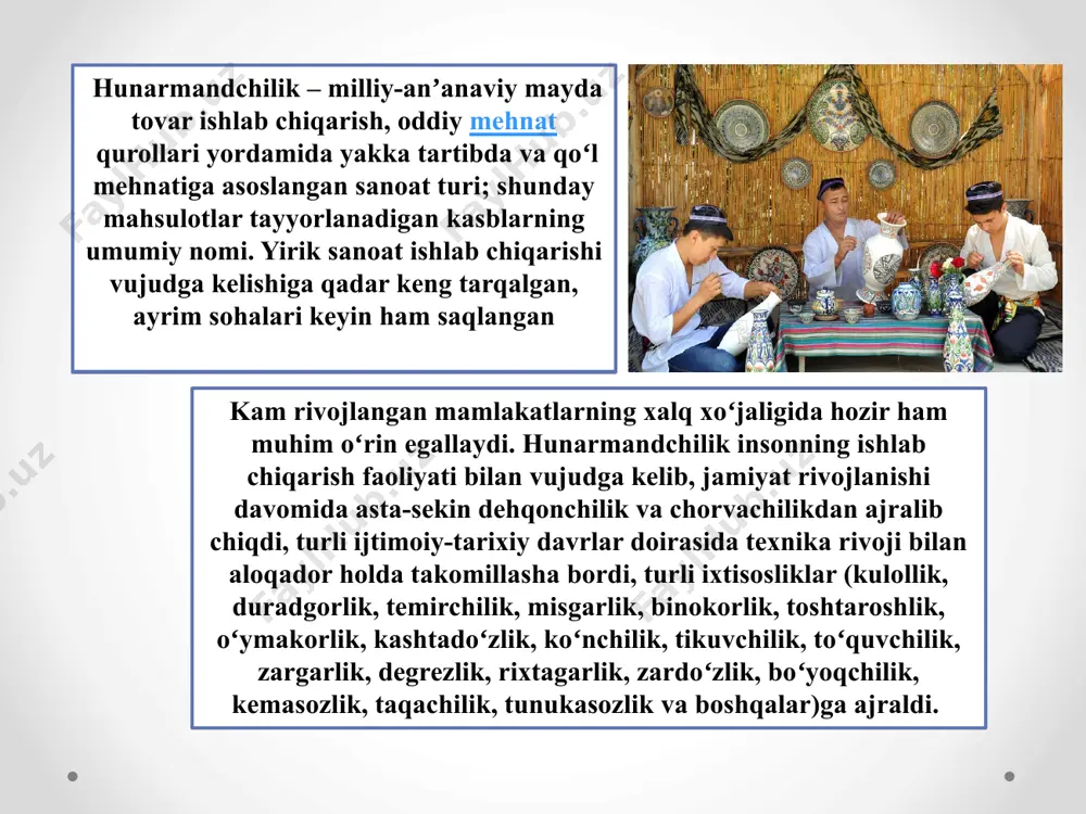 narmandchilik avloddan-avlodga o‘tadigan kasb bo‘lishi bilan birga, zamonaviy ko‘nikmalarni talab qiladi. hunarmand maktablari, kollej va oliygohlarda amaliy mashg‘ulotlar yo‘lga qo‘yilgan. "usta–shogird" tizimi rasmiylashtirilib, shogirdlar ham imtiyozlardan foydalana oladi. "hunarmand" uyushmasi tomonidan ustalarning boshqa viloyatlarga yoki xorijga malaka oshirishga yuborilishi amaliyoti joriy etilgan. masalan, buxoro zargarlari turkiya va eron ustalari bilan tajriba almashmoqda va o’z mahsulotlarini xorijiy bozorga moslashtirmoqda. har bir hudud o’ziga xos hunarmandchilik turlariga ega: rishton – kulolchilik, buxoro – zargarlik va kashtachilik, xiva – yog‘och o‘ymakorligi, surxondaryo – to‘qimachilik va milliy liboslar. hozirgi vaqtda ko’pgina turizm rivojlangan davlatlarda turistik komplekslar mavjud. turistik komplekslar deb, turistlarga xizmat ko’rsatishga mo’ljallangan, tarkibida kechki qo’noqi, ovqatlanish va turli xizmati bor, bir-biriga bog’langan kompleks qurilmalar tushuniladi. uning xo’jalik-tashkiliy tuzilmasi o’z hududi bilan birlashgan turistik korxonalar guruhini tashkil etadi. uning tarkibiga mehmonxonalar, restoranlar, turbazalar, kempinglar va boshqalar bo’lishi mumkin. turistik komplekslarda yana kanatli yo’llar, chang’ili trassalar, turli ommaviy turistik ob’ektlar va boshqalar ham bo’lishi …