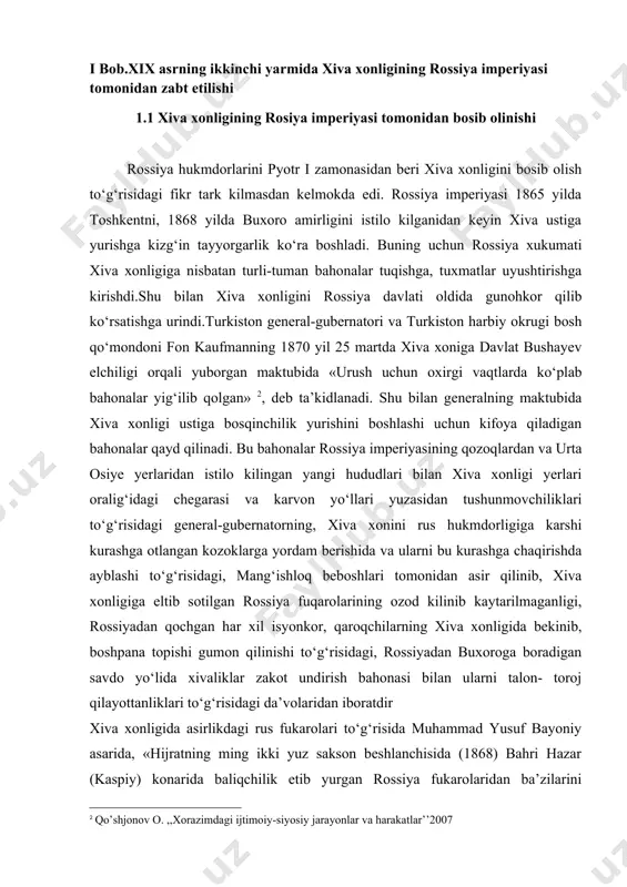 - deb yozadi bayoniy, - asirlarni berib yuborishni xushladilar. ba’zilari dedilar: «agar asirlarni berib yuborsak, bizlarni xavfnok (ko‘rkok) bo‘ldi, deb bizga daler (dadil) bo‘lurl ar. bas, oni bermagan avlodur (ma’kul)». xon hazratlariga... soniy (ikkinchisi) ma’qul tushub asirlarni bermay elchini... kaytarib yubordilar». rossiya hukmdorlari xiva xoniga taxdid soluvchi maktublar yo‘llashlari bilan bir vaktda, ya’ni 1860 yillar oxiri - 1870 yillar boshlarida ularning o‘zlari kaspiyning sharkiy tomonlarigaxonlikxududiningturlijoylarigaxavftug‘diruvchi harbiy ekspeditsiyalar ham uyushtirdi. rossiya askarlari qandarli qudug‘i, shohkadam degan joyga4, hakimota avliyosi atroflariga, ko‘kto‘fa, oqbuloq degan joylarga va xonlikning boshka shimoli-garbiy sarhadlariga kirib kelib qoraqalpoq, qozok fukarolariga, savdo karvonlariga ko‘pgina jabr- sitamlar, hakoratlar ko‘rsatganlikpari to‘g‘risida o‘zbekiston respublikasi markaziy davlat arxivi fondlarida mamlakat fukarolaridan xon hazratlariga madad so‘rab bitilgan yuztacha arznoma saqlanmoqda4. rossiya hukmdorlari tomonidan xiva xonligiga taxdid soluvchi bunday harakatlar to‘g‘risida tarixchi olnm hamid ziyoyev asarida ham ko‘plab dalillar keltirilgan.[footnoteref:3] jumladan, rossiya hukumati 1869 yili hozirgi turkmanboshi shahrining o‘rnida polkovnik stoletov rahbarligida harbiy istehkom …