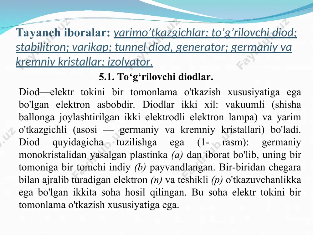 'tkazgich 2 esa musbat potensialga ega bo'ladi. elektron — teshikli o'tishga bevosita yopishib tur gan elektronli va teshikli yarim o'tkazgichlar sohalari orasida potensiallar ayirmasi hosil bo'ladi. binobarin, elektr maydon paydo bo'ladi. biror vaqt oralig'ida teshikli yarim o'tkazgichda qancha elektronlar qayta qo'shilsa, shu vaqt oralig'ida elekt­ronli yarim o'tkazgichdan teshikli yarim o'tkazgichga shuncha elektron o'tadi, shu vaqt oralig'ida elektronli yarim o'tkaz­gichda elektronlar bilan qancha teshiklar qayta qo'shilsa, shu vaqt oralig'ida teshikli yarim o'tkazgichdan elektronli yarim o'tkazgichga shuncha teshiklar o'tadi. natijada ma'lum kattalikdagi elektr maydon vujudga keladi. elektronli va teshikli yarim o'tkazgichlarning yondosh chegara yaqinida hosil bo'lgan qatlam 1 va 2da tok tashuvchilar (elektronlar elektronli yarim o'tkazgichlarda va teshiklar teshikli yarim o'tkazgichlarda) kamayganligini osongina tasawur qilish mumkin. yupqa qatlamning qarshiligi yarim o'tkazgichning qolgan hajmidagi qarshilikdan ancha katta bo'ladi. bu qatlam berkituvchi qatlam deb ataladi. shunday qilib, elektronli va teshikli yarim o'tkazgichlar kontaktida ularning yondosh chegarasida kontakt potensial­lar ayirmasi, shuningdek berkituvchi qatlam hosil bo'ladi. …