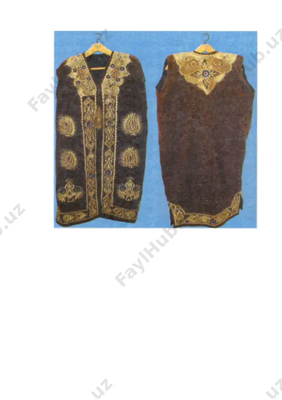ar kiradi. bunday to'nlarning butun yuzasi buta naqshi bilan to'ldirilib, faqat yelkasida tavq (arabcha xalqa) deb atalgan chiroyli gardishli turunji bo'lgan. butador kompozisiyasi katta yoshdagi erkaklar va bolalar buyumlarida qo'llanilgan. tavq turunji naqshlarining turli-tumanligi va talqini bilan ajralib turadi. l9-rasm. zardo’z chopon turlari. 20-rasm. duxoba. zardo'ziy-guldo'ziy erkaklar choponi. ularning ko'rinishlari bilan bir-biridan farq qiladi. o'lchamlari diametrda 36x45dan 48x56 santimetr orasida hisob qilinadi. turunj-arabcha "limon" degan ma'noni bildiradi. ruscha medalon. naqshlarda kompozitsiyaning markaziga chiziladigan naqsh turi. o'rta osiyoda o'ziga xos ko'rinishiga va mazmunga ega bo'lib, qadimdan ishlatilib kelinadi. turunj hech qanday naqshga ulanmay muallaq turadigan kompozitsiya bo'lib, uning shakli asrlar davomida rivojlanib boyigan. hozir uning doira, 5-l0 raxli yulduz, oval, romb va elips shakllari bor (l7, 20,2l,22 rasmlar). tavq turunjlarining tuzilishi sistemasi bo'yica ularni ikki turga bo'lish mumkin. birinchi tur turunjlariga yopiq xalqa ichida tuzilgan kompozitsiyalar kiradi. eng keng qo'llaniladigan bu kompozitsiya umumiy markazga ega xalqanamo kashta gullar bilan yoki oralari …