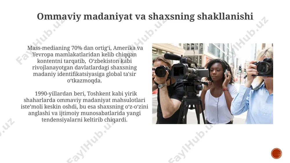 madaniy standartlarni shakllantirishda muhim rol o'ynadi va shu bilan birga milliy madaniy xususiyatlarning yo'qolib ketish xavfini tug'dirdi. ommaviy madaniyat va globalizatsiya 2000-yillardan boshlab, global miqyosdagi musiqa va kino sanoatining rivojlanishi natijasida, masalan, k-pop janri janubiy koreyadan chiqib, dunyoning 50 dan ortiq mamlakatida mashhur bo'ldi. globalizatsiya jarayonida 1990-yillardan keyin ommaviy madaniyatning tarqalishi, ayniqsa, internet va ijtimoiy tarmoqlar orqali, butun dunyo bo'ylab, shu jumladan o'zbekiston kabi mamlakatlarda ham sezilarli darajada kuchaydi. ommaviy madaniyatni boshqarish va nazorat qilish internetda tarqaladigan dezinformatsiya va ekstremizmga qarshi kurashish maqsadida 2023-yilda toshkent shahrida 100 dan ortiq maxsus guruhlar tuzilgan, ularning asosiy vazifasi – ijtimoiy tarmoqlarni kuzatish va tahlil qilish. globalizatsiya jarayonlari tufayli 2000-yillardan buyon oʻzbekistonning ommaviy madaniyatiga gʻarb mamlakatlari ta'siri kuchaygan boʻlib, bu madaniy identifikatsiya muammosini keltirib chiqaradi. kelajakdagi istiqbollar va yangi trendlar hindiston va janubi-sharqiy osiyo mamlakatlaridagi o'rta sinfning tez sur'atlarda o'sishi milliardlab yangi iste'molchilarni yaratib, mintaqaviy media industriyasini sezilarli darajada o'zgartiradi. global miqyosda metavers texnologiyalari …