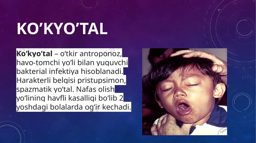 rini paydo qilmasligi ham mumkin – bu inkubatsion davr. keyinchalik bola bir oz yoʻtala boshlaydi, yoʻtal kun sayin zoʻraya boradi, harorati koʻtariladi, bola injiq boʻlib qoladi, yaxshi uxlay olmaydi, ishtahasi yoʻqoladi, bu – kataral davr boʻlib, 2 haftagacha davom etadi. bolaning ahvoli asta-sekin yomonlasha boradi, ketma-ket qattiq yoʻtaladi va ikkinchi haftaning oxiri, uchinchi haftaning boshlariga kelib, xurujsimon yoʻtalga aylanadi, kasallik uchinchi davrga – spazmatik davrga oʻtadi, u 1—5 hafta davom etadi. yoʻtal tutish davri kasallikning asosiy va doimiy alomati boʻlib, yoʻtal 2—3-marta qattiq yoʻtalish bilan boshlanadi, keyin tinmay ketma-ket kalta-kalta yoʻtalaveradi va nafasi ichga tushib ketib, tovush yorigʻi qisqarishi natijasida „gʻiyq“ degan tovush chiqadi. yoʻtal tutganda bolaning yuzi avval qizarib, keyin koʻkaradi, koʻzi yoshlanib, unga qon quyilishi mumkin, tili osilib ketadi, boʻyin tomirlari boʻrtadi. ozroq balgʻam koʻchishi va koʻpincha qayt qilish bilan yoʻtal tutishi toʻxtaydi. yoʻtal tutgan paytida bolani koʻtarib olish yoki oʻtirgʻizib qoʻyish lozim, ogʻizda yigʻiladigan shilliq ajralishini kamaytirish …
