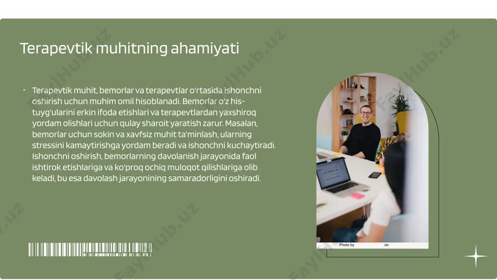 a ishonch hissi bemorlarning davolanish jarayonida muhim ahamiyatga ega. bemorlar o'zlarini erkin va xavfsiz his qilishlari kerak, bu esa terapiya jarayonini samarali qiladi. rasm terapevtik muhitda bemor va shifokor o'rtasidagi o'zaro aloqani aks ettiruvchi rasm. yuqori sifatli xizmatlar yuqori sifatli xizmatlar bemorlarning ishonchini oshiradi va ularning tiklanish jarayonini tezlashtiradi. malakali mutaxassislar va individual yondashuvlar bemorlarning ehtiyojlariga mos keladi. resurslar cheklangan ba'zi joylarda terapevtik muhitni yaratish uchun zarur resurslar yetishmasligi muammolarni keltirib chiqarishi mumkin, bu esa xizmatlarning sifatiga ta'sir qiladi. innovatsion texnologiyalar innovatsion texnologiyalarni joriy etish terapevtik muhitni takomillashtirish va bemorlar uchun qulaylik yaratishda muhim rol o'ynaydi. masalan, onlayn maslahatlar bemorlar uchun keng imkoniyatlar taqdim etadi. tashqi muhit omillari tashqi omillar, masalan, iqtisodiy inqiroz yoki pandemiya terapevtik muhitning samaradorligiga salbiy ta'sir ko'rsatishi mumkin, bu bemorlar uchun xizmatlarga kirishni cheklashi mumkin. s w o t praktik usullar orqali muhitni yaxshilash amaliy usullar va ularning ahamiyati terapevtik muhitni yaxshilashda amaliy usullar muhim rol …