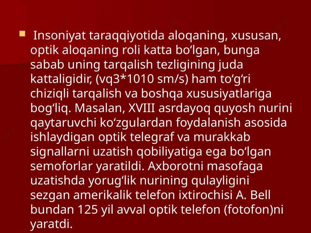 tish ikki ijobiy yutuqqa – axborot uzatish tezligini keskin oshirib, qimmat hisoblangan misni katta miqdorda iqtisod qilishga imkon beradi. ta’kidlash lozimki, o‘yuch -diapazoni (q=1-20sm) bo‘lgan elektromagnit to‘lqinlar mukammal o‘zlashtirilgandan so‘ng navbat optik diapazonga yetib keldi. 60-yillarda kashf etilgan lazerlar ham katta samara bermadi. chunki axborotni lazer nuri bilan ochiq atmosferada uzatish yaxshi natija bermadi. bunga sabab atmosferadagi temperatura, havo oqimi, changlar, tuman va h.k. lar tinimsiz o‘zgarib turganligi uchun ochiq havo nur o‘tkazuvchi muhit sifatida ishlatishga yaroqsizligi aniqlandi. lazer nurini trubalar ichida uzatib ko‘rildi, lekin bu yo‘l ham foyda bermadi. . shuni aytish kerakki, nur o‘tkazuvchi shisha tolalar 60 – yillarda ma’lum edi. ularning diametri 100 mkm bo‘lib, o‘zak va uni o‘rab olgan qobiqdan iborat edi. o‘zakning sindirish ko‘rsatkichi qobiqning sindirish ko‘rsatkichidan biroz katta bo‘lishi kerak. lazer nurini shunday tolalar orqali uzatishga urinib ko‘rildi, ammo bunday tolalar juda katta yutish koeffisiyentiga ega bo‘lib, taxminan 1000 db/km ga teng. bunday tolaga …