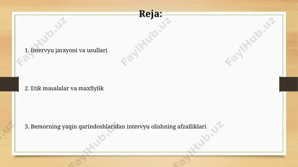 notanishlikni kamaytiradi. savol berish usullari ochiq savollar bemorning yaqinlariga 1-shaxs nuqtai nazaridan ko'proq ma'lumot olish uchun "nima bo'ldi?" yoki "qanday qilib...?" kabi savollarni berishni o'z ichiga oladi. bilvosita savollar faktlarni tasdiqlash uchun ishlatiladi; misol uchun, "uxlab yotgan edingizmi?" degan savol o'rniga, "uxlash odatda soat 22:00 da bo'ladimi?" deb so'rash afzalroqdir. intervyuga tayyorgarlik avvalambor, intervyu maqsadi aniqlanishi kerak. masalan, bemorning ruhiy holati, uning kundalik hayoti yoki kasallik tarixini o'rganish. shunga qarab savollar tuziladi, taxminan 15-20 ta. uchinchidan, intervyu davomida maxfiylikni saqlash muhim. bemorning ruxsatisiz hech qanday ma'lumot uchinchi shaxslarga berilmasligi kerak. intervyu oxirida olingan ma'lumotlar qayta ko'rib chiqiladi. intervyu jarayoni intervyu jarayonida 3 xil turdagi savollar beriladi: ochiq, yopiq va yoʻnaltiruvchi. ochiq savollar javob beruvchiga koʻproq erkinlik beradi, yopiq savollar "ha" yoki "yo'q" javobini talab qiladi. intervyu davomida 80% tinglash va 20% gapirish tamoyiliga amal qilish muhim. bemorning oila a'zosi bilan aloqani o'rnatish va ishonchni shakllantirish uchun faol tinglash kerak. qarindoshlarning …