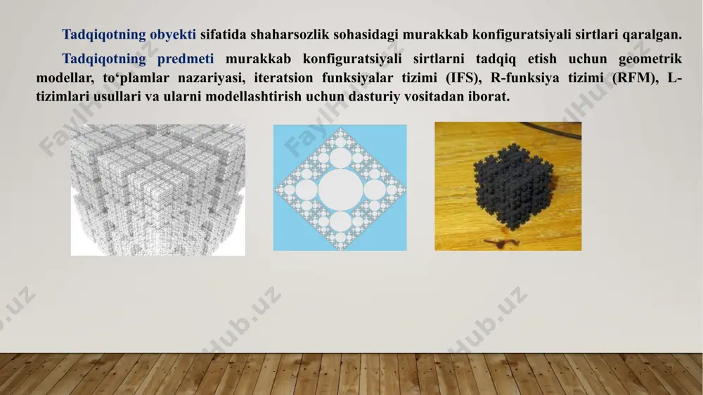 rta nuqtalari asl nusxaga o‘xshash kvadratlar bilan almashtiriladi. olingan ko‘pburchakning tomonlari yana uchta teng qismga bo‘linadi va ularning o‘rta nuqtalari kvadratlar bilan almashtiriladi. ushbu jarayonni takrorlash orqali murakkab ko‘pburchaklarni olamiz. fraktal shaklning asosi - kvadrat sirtining yuzi va perimetrini yozamiz kvadratni fraktal modellashtirish bosqichlari fraktal shaklning sirt maydoni - kvadrat kox qor parchasi. kvadrat kox qor parchasining fraktal shaklini qurishning birinchi qadamda unga o‘xshash tomonlari asl nusxasidan uch baravar kichikroq bo‘lgan to‘rtta kvadrat qo‘shiladi. har bir bunday kvadratning yuzi 1/9 ni tashkil qiladi. ikkinchi qadam: keyingi bosqichga a/9 tomoni bo‘lgan 20 ta o‘xshash kvadrat qo‘shiladi. kvadrat tomonlarining uzunligi har bir qadamda uch marta qisqarganligi sababli, ularning yuzi to‘qqiz marta kamayadi: uchinchi qadam: ushbu bosqichda a/27 tomoni bo‘lgan 100 ta o‘xshash kvadrat qo‘shiladi va quyidagi formulalaga ega bo‘ladi: to‘rtinchi qadam: geometrik progressiya geometrik progressiyaning yig‘indisi: bo‘lganda n-iteratsiyadan keyin kvadrat kox qor parchasining yuzi va perimetri uchun olingan formulalar: bunda teng tomonli …