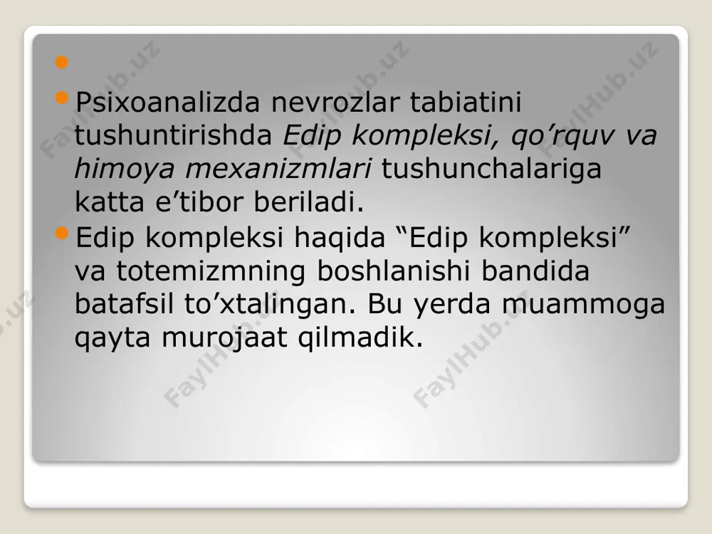 ncha chidasa bo’ladigan darajaga kamayadi. “men” o’z himoyasi uchun uni xavfdan ajratadigan, kerak bo’lganda orqasiga o’tib berkinsa bo’ladigan o’ziga xos devor quradi. buning uchun himoya devori qo’rquvni qaytarishga qobil darajada baquvvat bo’lishi kerak. xavf esa har doim ham tashqaridan kelavermaydi, u ichki shaxsiy psixik qobiqdan ham yorib o’tishi mumkin. demak, tashqi va ichki xavfdan saqlaydigan himoya devori o’rtasidagi farqni bilish kerak. dastavval psixoanaliz nevrotik holatlar sababini tashqi jarohatlanishdan qidirgan. keyinchalik bu nazariya o’rnini mayllar nazariyasi egalladi, ya’ni psixik buzilishlar sababi sifatida ichki, jinsiy va agressiv mayllar o’rganila boshlandi. himoya devori yoki himoya mexanizmi, boshqacha aytganda, siqib chiqarish “men” ning faol tadbiri bo’lib, buning oqibatida ong ostidan ongga qalqib chiqqan mayllar xuddi suv betiga qalqib chiqib, yana suvga cho’kkan predmetlar kabi siqib chiqariladi. bunday taqqoslash siqib chiqarishning mohiyatini yaqqolroq namoyish qiladi. suvga cho’ktirmoqchi bo’layotgan po’kakni ko’z oldingizga keltiring. po’kakni siz qanday kuch bilan suvga cho’ktirsangiz, u shunday kuch bilan suv betiga …