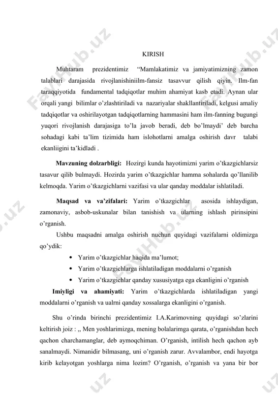 qator birikmalari yarimo'tkazgichlar jumlasiga kiradi. ya.da ham metallardagi kabi elektr oʻtkazuvchanlik elektronlarning harakati tufayli yuzaga keladi. biroq elektronlarning harakatlanish sharoitlari metallar va ya.da turlicha boʻladi. ya. quyidagi asosiy xususiyatlarga ega: yarimo'tkazgichlarning elektr oʻtkazuvchanligi temperatura koʻtarilishi bilan ortib boradi (mas, temperatura 1 k ga ortganda yarimo'tkazgichlarning solishtirma oʻtkazuvchanligi 16—17 marta ortadi); yarimo'tkazgichlarning elektr oʻtkazuvchanligida erkin elektronlardan tashqari atom bilan bogʻlangan elektronlar ham ishtirok etadi (baʼzi hollarda bogʻlangan elektronlar asosiy rol oʻynaydi); sof yarimo'tkazgichga oz miqdorda qoʻshilma kiritib, uning oʻtkazuvchanligini keskin oʻzgartirish mumkin (mas, 0,01% qoʻshilma kiritilganda yarimo'tkazgichlarning oʻtkazuvchanligi 10000 marta ortib ketadi). past tralarda yarimo'tkazgichlarning solishtirma qarshiligi juda katta boʻladi va amalda ular izolyator hisoblanadi, lekin temperatura ortishi bilan ularda zaryad tashuvchilarning konsentratsiyasi keskin ortadi. mas, sof kremniyda 20° trada erkin elektronlar konsentratsiyasi ~1017m~3boʻlsa. 700° da 1024 m"3gacha, yaʼni million martadan koʻproq ortadi. ya.da erkin elektronlar konsentratsiyasining traga bunday keskin bogʻlikligi oʻtkazuvchanlik elektronlari issiqlik harakati taʼsirida hosil boʻlishini koʻrsatadi. yarimoʻtkazgich kristallda …