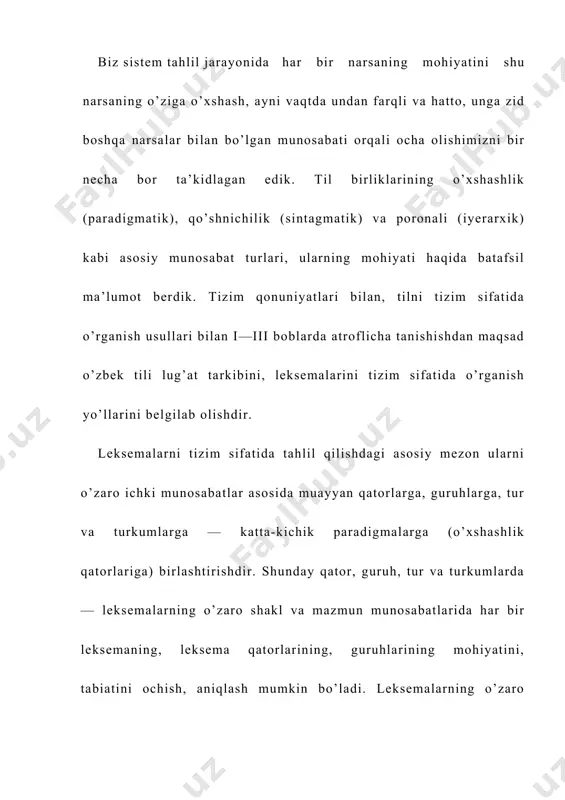 l leksemalar (m) esa ishora ma’noli leksemalar — olmoshlarga (o) va atash, nomlash vazifasini bajaruvchi atovchi leksemalarga (a), yordamchi leksemalarga yo), bog’lovchilarga (b), ko’makchilarga (k), yuklamalarga (yu) ajraladi. atovchi leksemalar esa, o’z navbatida, ot (o), sifat (sf), son (sn), fe’l (f) va ravish (r)ga bo’linadi. ularning har biri, o’z navbatida, yana o’nlab mavzu (tematik) guruhlarga (t), bularning har biri esa yana ham kichikroq ma’no guruhlariga (g)— alohida, yakka so’zga yetib kelguncha pog’onali ravishda bo’linib kelaveradi. poronali qurilishda har bir boskqich pastki bosqichga nisbatan katta, yuqori bosqichga nisbatan esa kichik hisoblanadi. shu bois lug’aviy tizimlarga nisbatan katta tizim (makrotizim) va kichik tizim, tizimcha (mikrotyzm, podtizim, atamalari ko’p ishlatiladi. ayni vaqtda «katta tizim» va «kichik tizim» tushunchalari hamisha nisbiy bo’ladi. chunki muayyan bo’g’inda (bosqichda) muayyan tizim yuqoridagi joylashganidan kichik (ya’ni unga nisbatan kichik tizim, tizimcha, mikrotizimdir), pastda joylashganidan esa katta (ya’ni katta tizim, makrotizimdir). hatto o’zbek tilining butun lug’at tarkibi tilning atovchi …