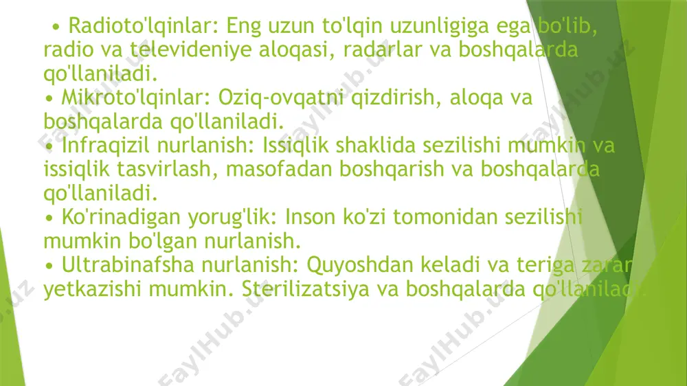 tering rate): birlik vaqt ichida elektronning sochilish soni. erkin elektronlarning sochilishi ko'plab fizik hodisalarni tushuntirishda muhim rol o'ynaydi, jumladan: • elektr o'tkazuvchanligi: elektronlarning material ichida harakatlanishiga qarshilik ko'rsatuvchi asosiy omil sochilishdir. • issiqlik o'tkazuvchanligi: elektronlarning issiqlik energiyasini o'tkazishi sochilish jarayoniga bog'liq. • magnit xususiyatlar: magnonlar bilan sochilish materialning magnit xususiyatlariga ta'sir qiladi. • optik xususiyatlar: elektronlarning fotonlar bilan sochilishi materialning optik xususiyatlarini aniqlaydi. 3.cherenkov nurlanishi. cherenkov nurlanishi – bu zaryadlangan zarra muhit ichida yorug'lik tezligidan tezroq harakatlanganda paydo bo'ladigan elektromagnit nurlanishdir. bu hodisa 1934-yilda pavel cherenkov tomonidan kashf etilgan va uning nomi bilan atalgan. hodisaning mexanizmi: oddiy sharoitlarda, zaryadlangan zarra muhit ichida harakatlanganda, u atrofidagi atomlarni qo'zg'atadi va bu qo'zg'alishlar elektromagnit to'lqinlarni hosil qiladi. agar zarra yorug'lik tezligidan sekinroq harakatlansa, bu to'lqinlar barcha yo'nalishlarga tarqaladi. ammo, agar zarra yorug'lik tezligidan tezroq harakatlansa, u atrofida to'lqin fronti hosil qiladi, bu esa cherenkov nurlanishi deb ataladi. bu to'lqin fronti konus shaklida bo'ladi …