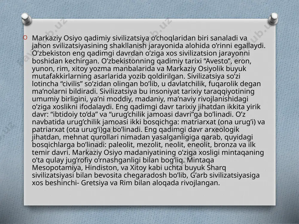 rkaziy osiyo muhim vositachi bo’lin xizmat qildi. o’zbekistonda keyingi davrlarda ko’plab tarixiy makonlar topib tadqiq qilingan. o’zbekiston hududlaridagi eng qadimgi odamlarning manzilgohlari farg’ona vodiysidagi selung’ur, toshkent viloyatidagi ko’lbuloq, buxorodagi uchtut makonlaridan topilgan. bu davr odamlari toshlardan qo’pol qurollar (chopperlar) yasab, termachilik va jamoa bo’lib ov qilish bilan shug’ullanishgan. o’rta paleolit davri makonlari toshkent vohasidagi obirahmat, xo’jakent, samarqanddagi omonqo’ton, boysun tog’laridagi teshiktosh kabi ko’pgina makonlardan aniqlangan bo’lib, ulardan shu davrga oid ko’pgina turli-tuman toshdan yasalgan mehnat qurollari topilgan. obirahmat makoni yoysimon shaklda bo’lib, bu yerda 10 m qalinlikdagi 21 ta madaniy qatlam aniqlangan. topilmalar orasida nukleuslar, parrakchalar, o’tkir uchli sixchalar, qirg’ichlar uchraydi, shuningdek, turli hayvonlar suyaklari ham ko’pchilikni tashkil etadi. o’rta paleolit davriga kelib ibtidoiy jamiyat odamlarining mehnat qurollari takomillashib, turmushida yangi unsurlar paydo bo’la boshlaydi. eng muhimi, ibtidoiy to’dadan urug’chilik jamoasiga o’tish boshlanadi. shimoldan ulkan muzlik siljib kelishi natijasida olov kashf etiladi. odamlar o’choqlar atroflarida to’lanib, ibtidoiy turar-joylarga asos soldilar. …