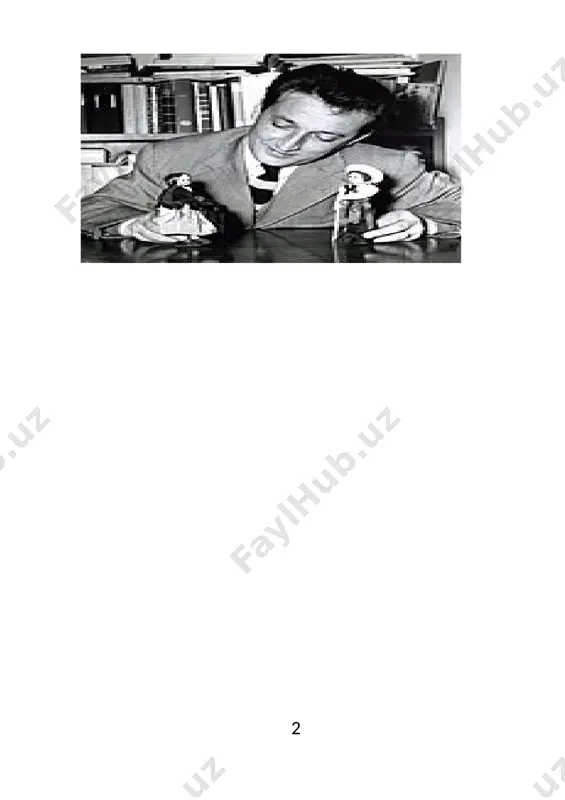 qiliqlari, qiziqishlarini chuqur o’rganish rodarining bolalar yozuvchisi sifatida shakillanishida jiddiy omil bo’ldi deya olamiz. yosh o’qituvchi janni rodari o’quvchilari bilan uzoq suhbat qurar,ularning ba’zan javob berish mushkul bo’lgan xilma-xil savollaridan zavqlanar, bu savollarga javob berish uchun turli xil voqealarni hikaya qilib beardi. j. rodari bu jarayonda o’zi bilmagan holda kichik-kichik ertaklar to’qir, ularni yosh do’stlariga aytib berar edi. keyinchalik u o’zi to’qigan ertaklarni qog’ozga tushira boshlaydi. ana shu tarzda yozuvchining ilk to’plami-“quvnoq she’rlar kitobi” yuzaga keladi. shundan keyin u italiyada va boshqa mamlakatlarda mohir ertakchi adib sifatida tanildi. yozuvchining “chippolinoning sarguzashtlari”, “telefonda aytilgan ertaklar”, “jelsamino yolg’onchilar mamlakatida”, “osmondagi tort”, “telvizorga kirib qolgan jip”, “rim ertaklari”, “uchtadan oxiri bor ertaklar” kabi mutoyibaga boy, ta’sirchan hikoyalar turkumi maydonga keldi. bu asarlarning ko’pchiligi o’zbek tilida ham nashr etilgan. janni rodari asarlari o’zining hayolatga boyligi, samimiy mutoyibasi bilan o’quvchini hayratga solidi. janni rodari ahamiyati jihatdan nobel mukofotiga teng bo’lgan hans kristian andersen mukofotiga sazovor …